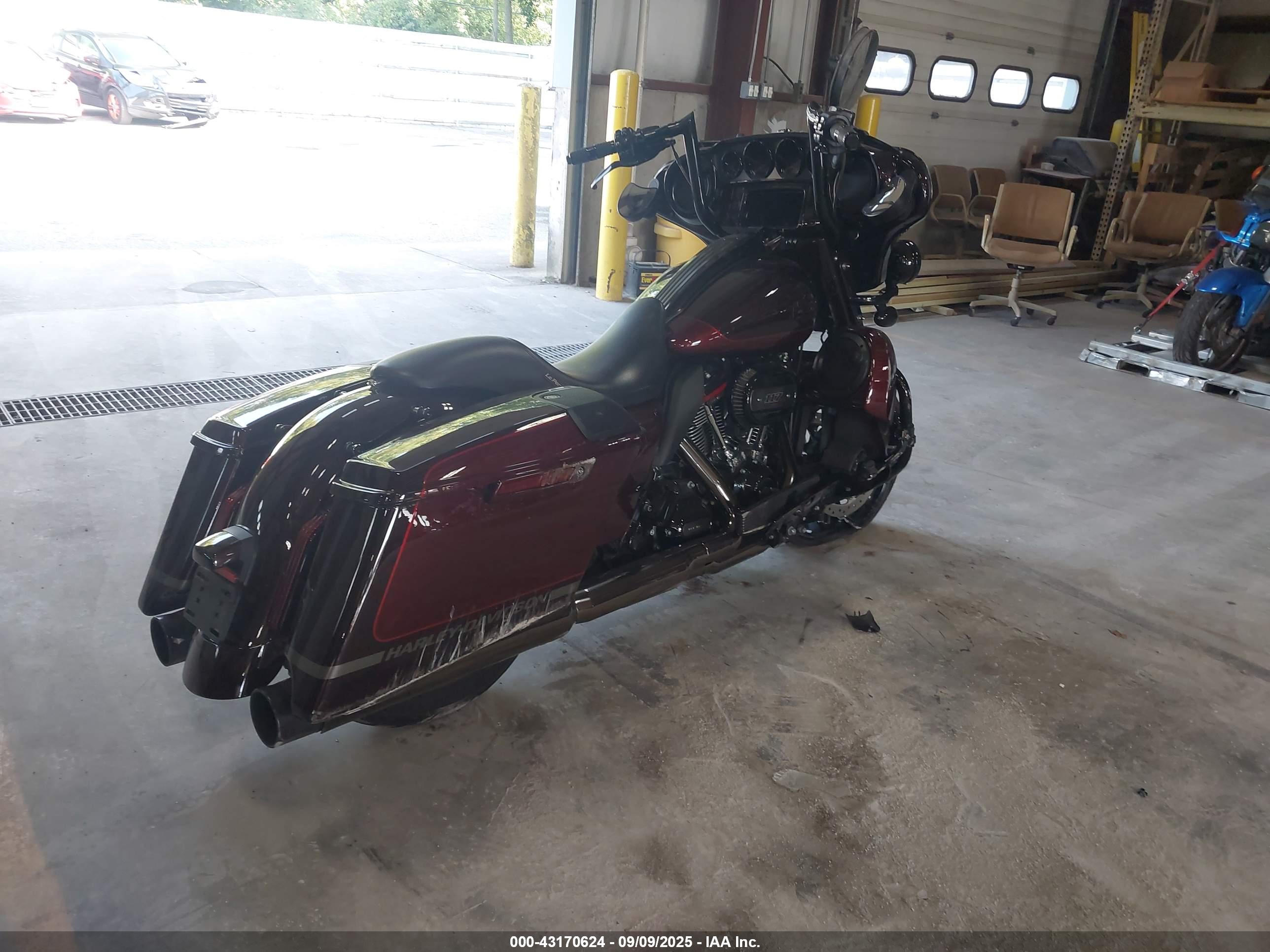 HARLEY-DAVIDSON FLHXSE image 4