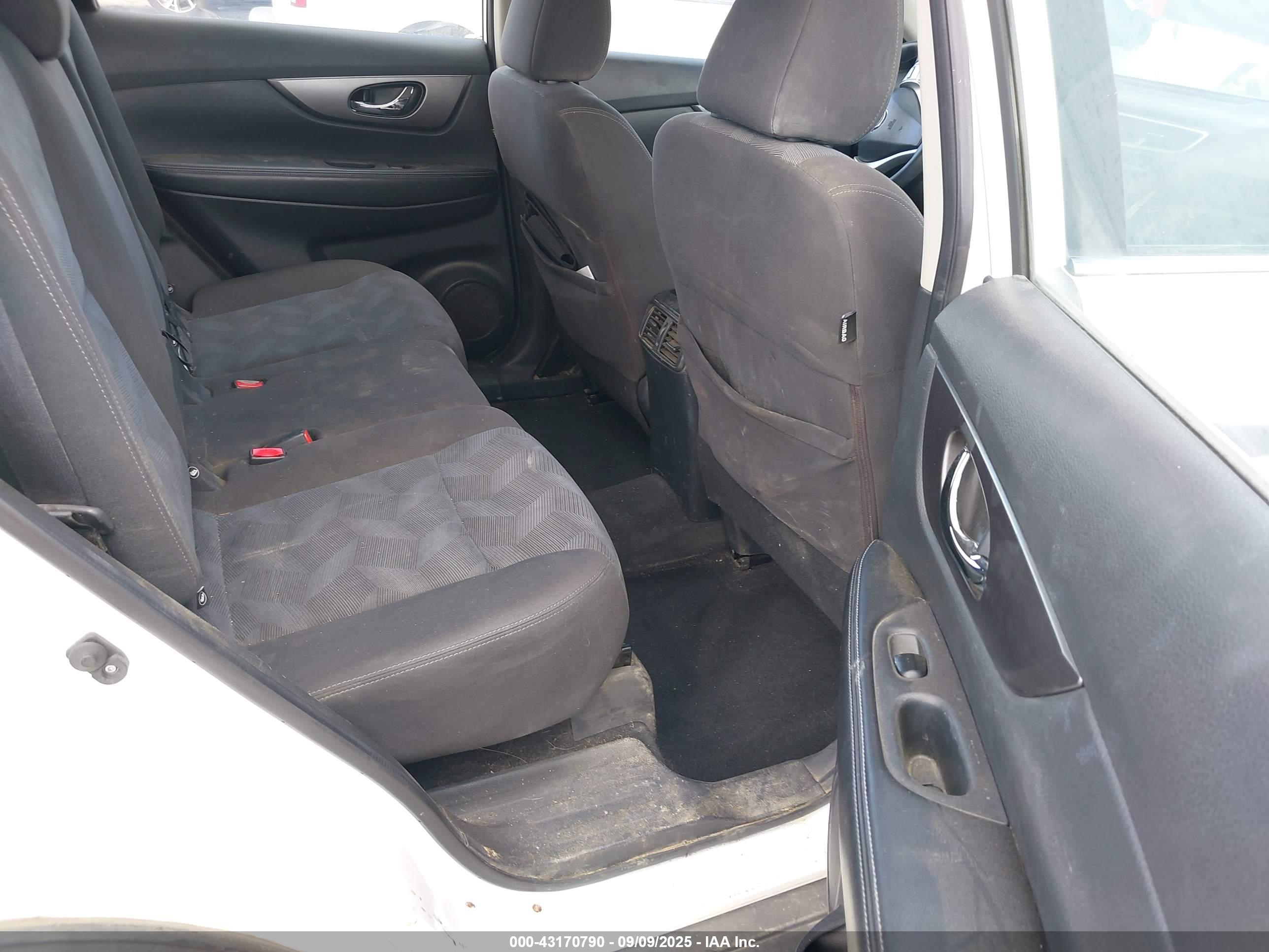 NISSAN ROGUE image 8