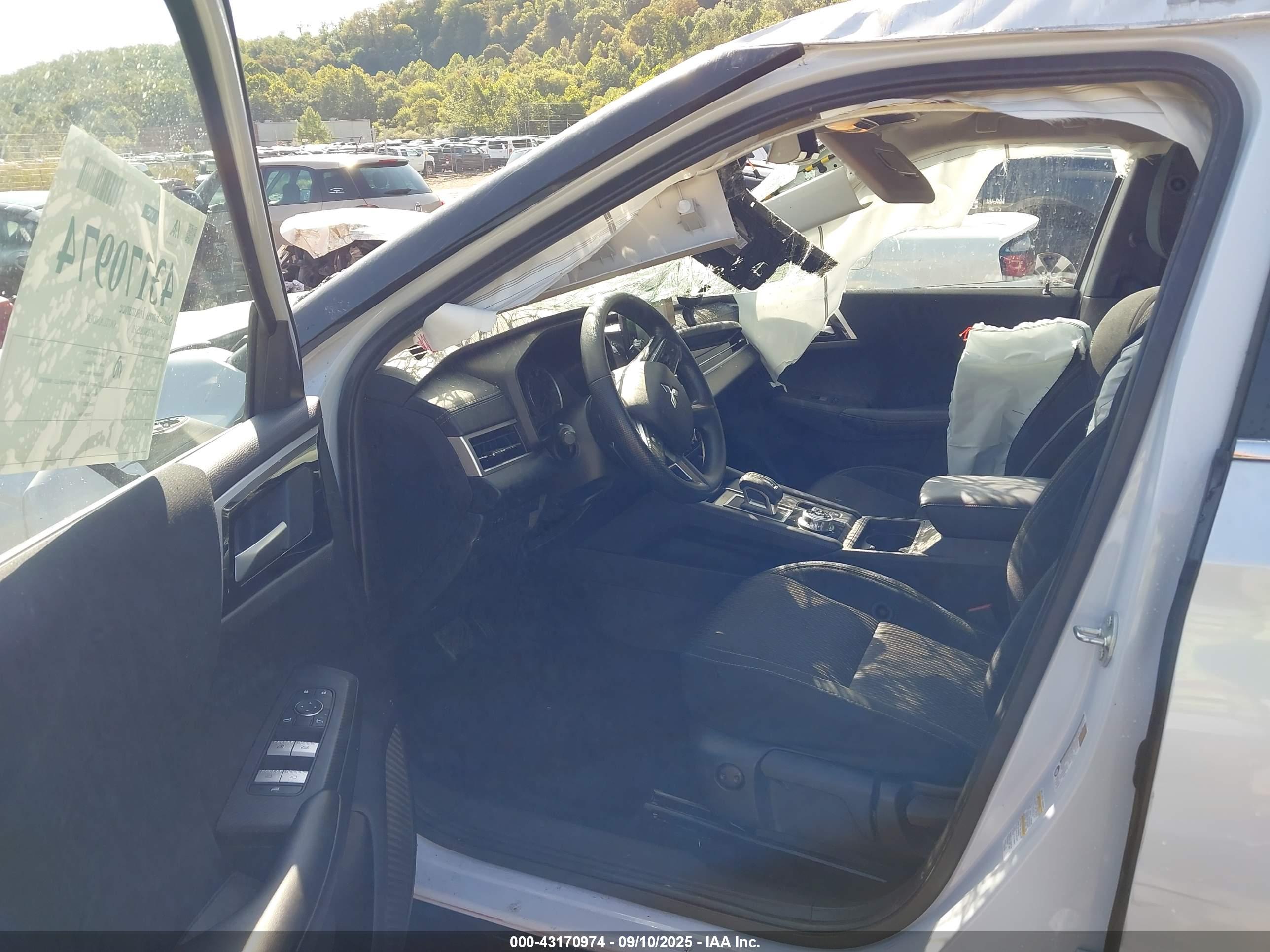 MITSUBISHI OUTLANDER image 5