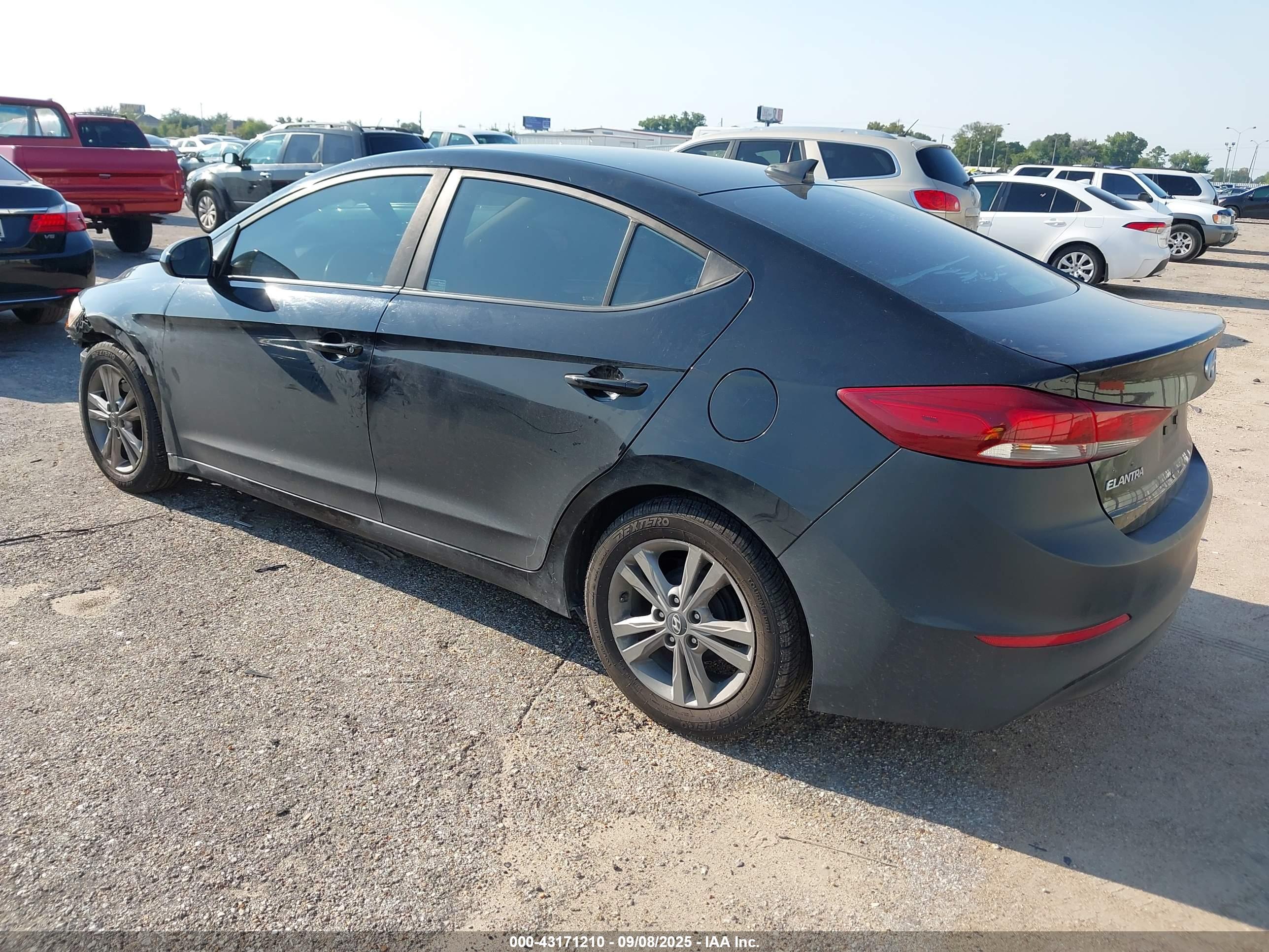 HYUNDAI ELANTRA image 3
