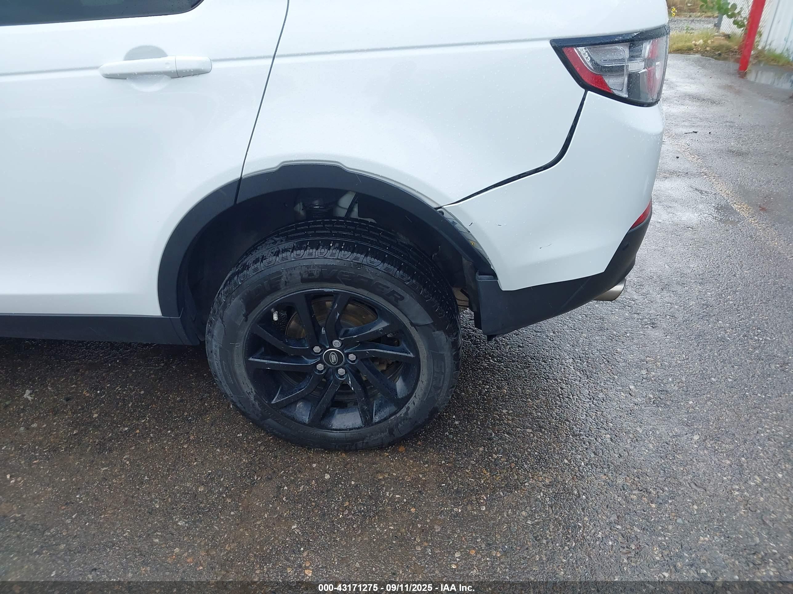 LAND ROVER image 6