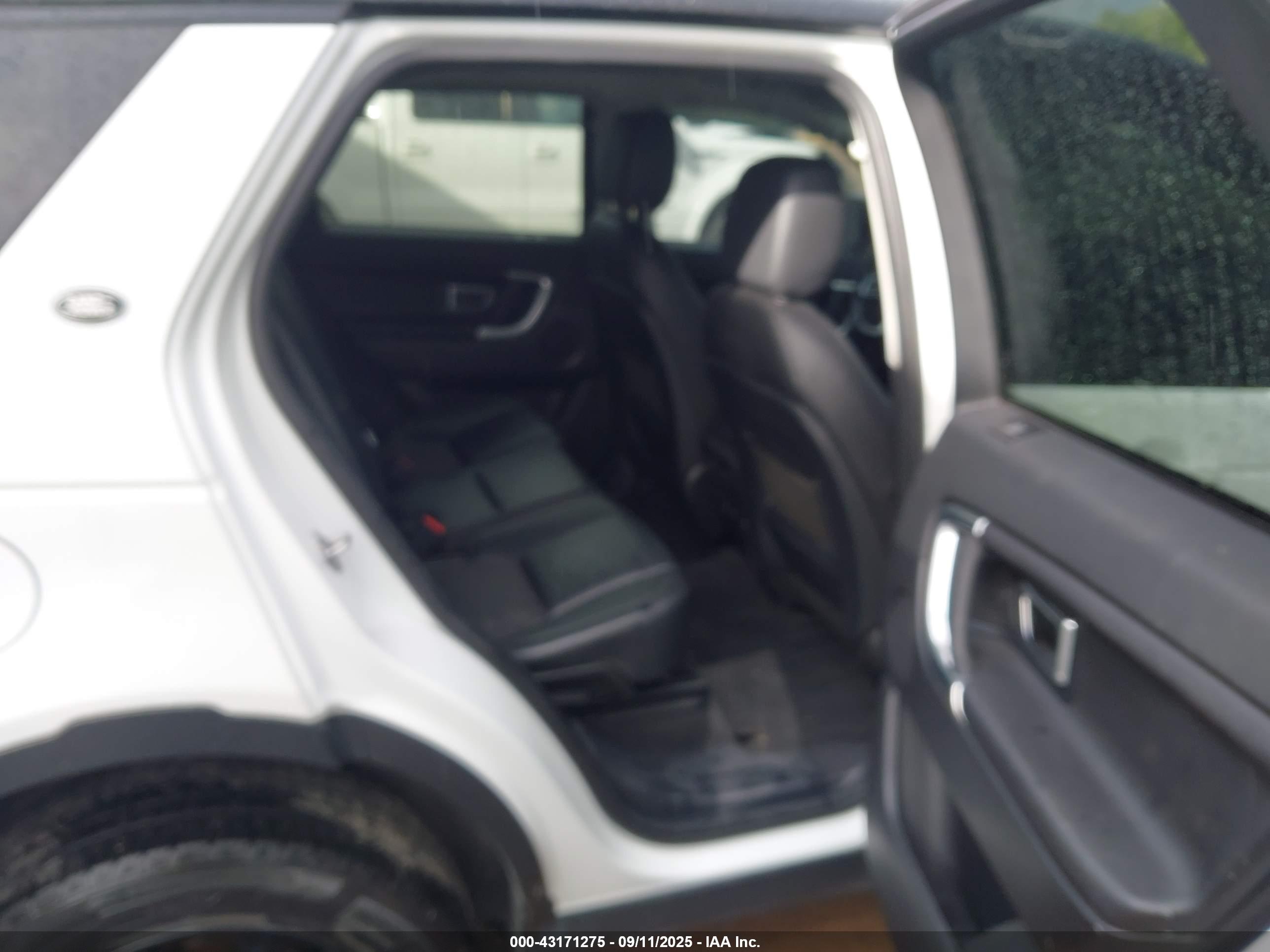 LAND ROVER image 8