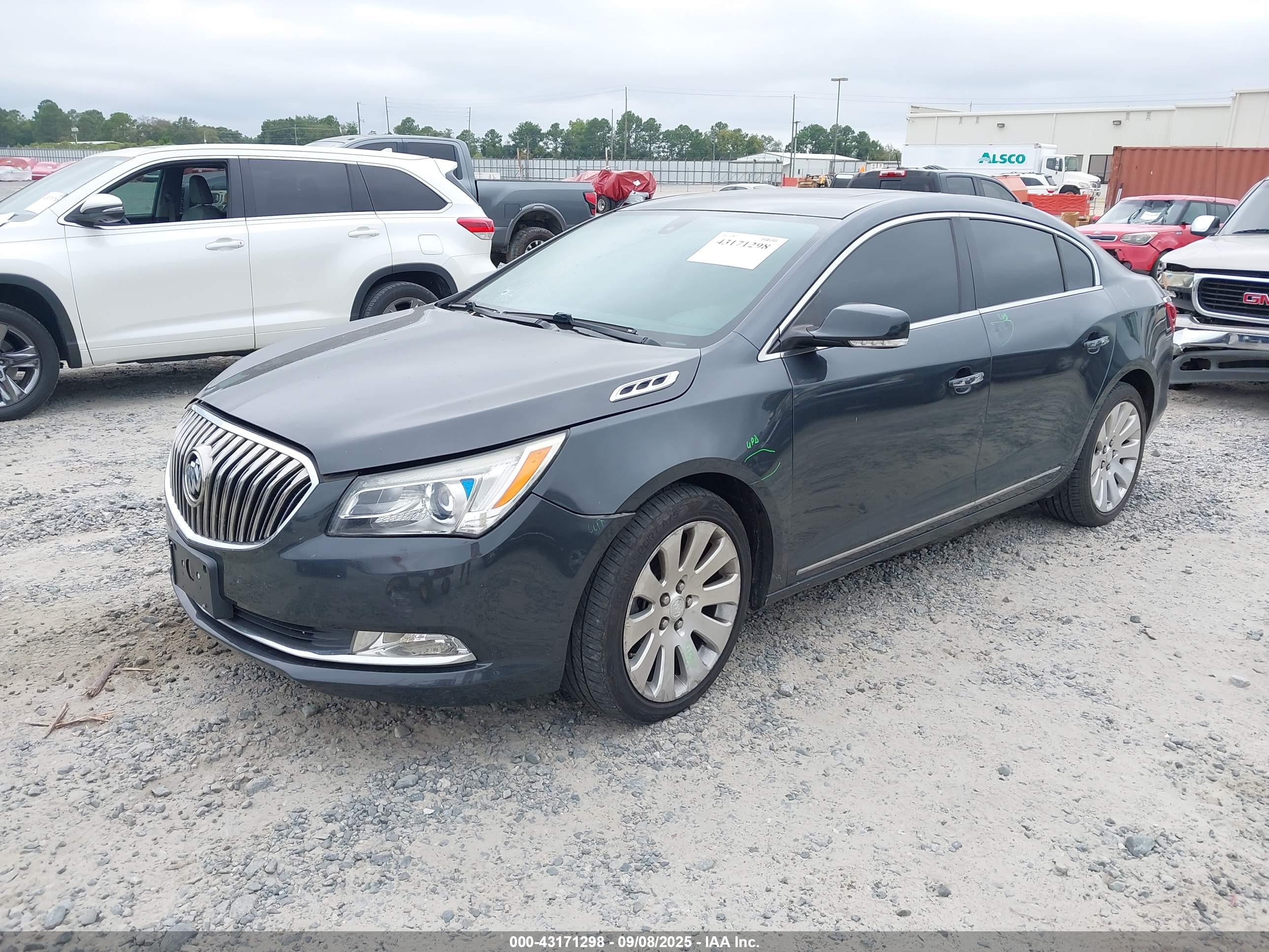 BUICK LACROSSE image 2