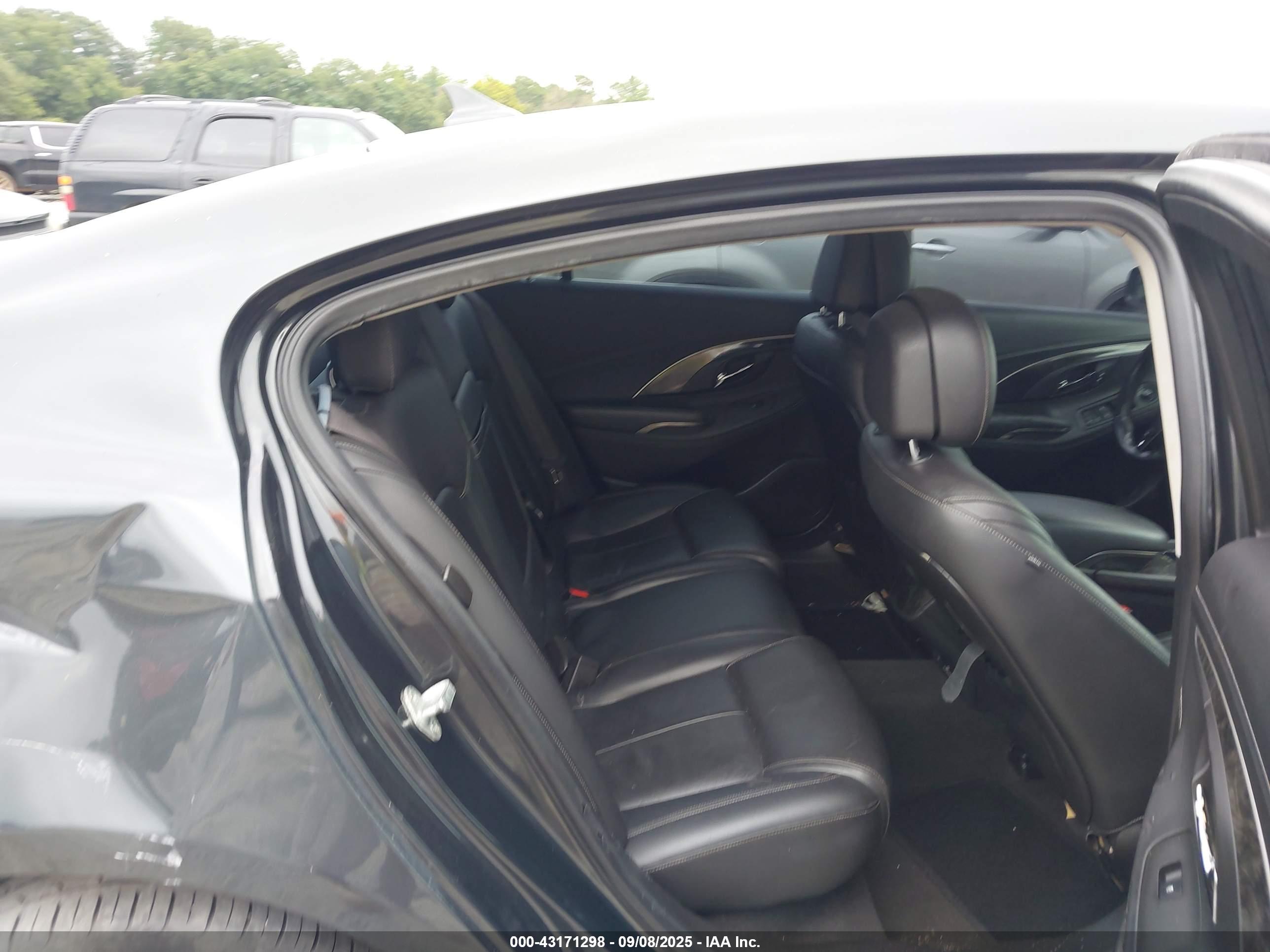 BUICK LACROSSE image 8