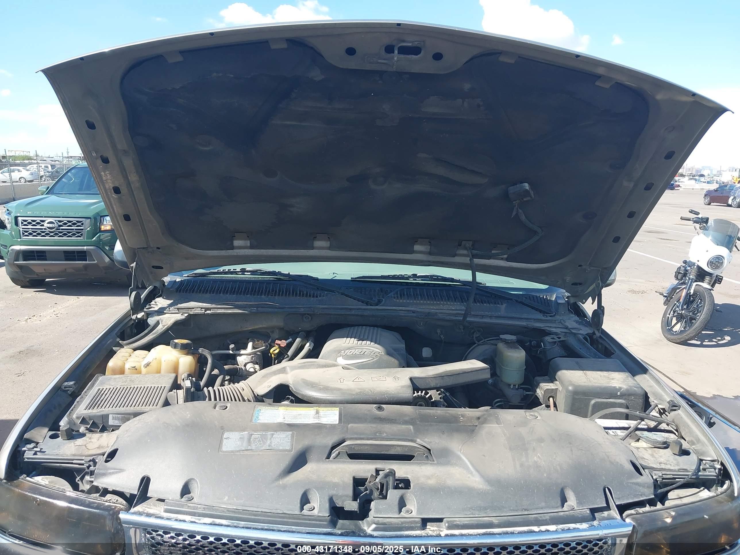 CHEVROLET TAHOE image 10