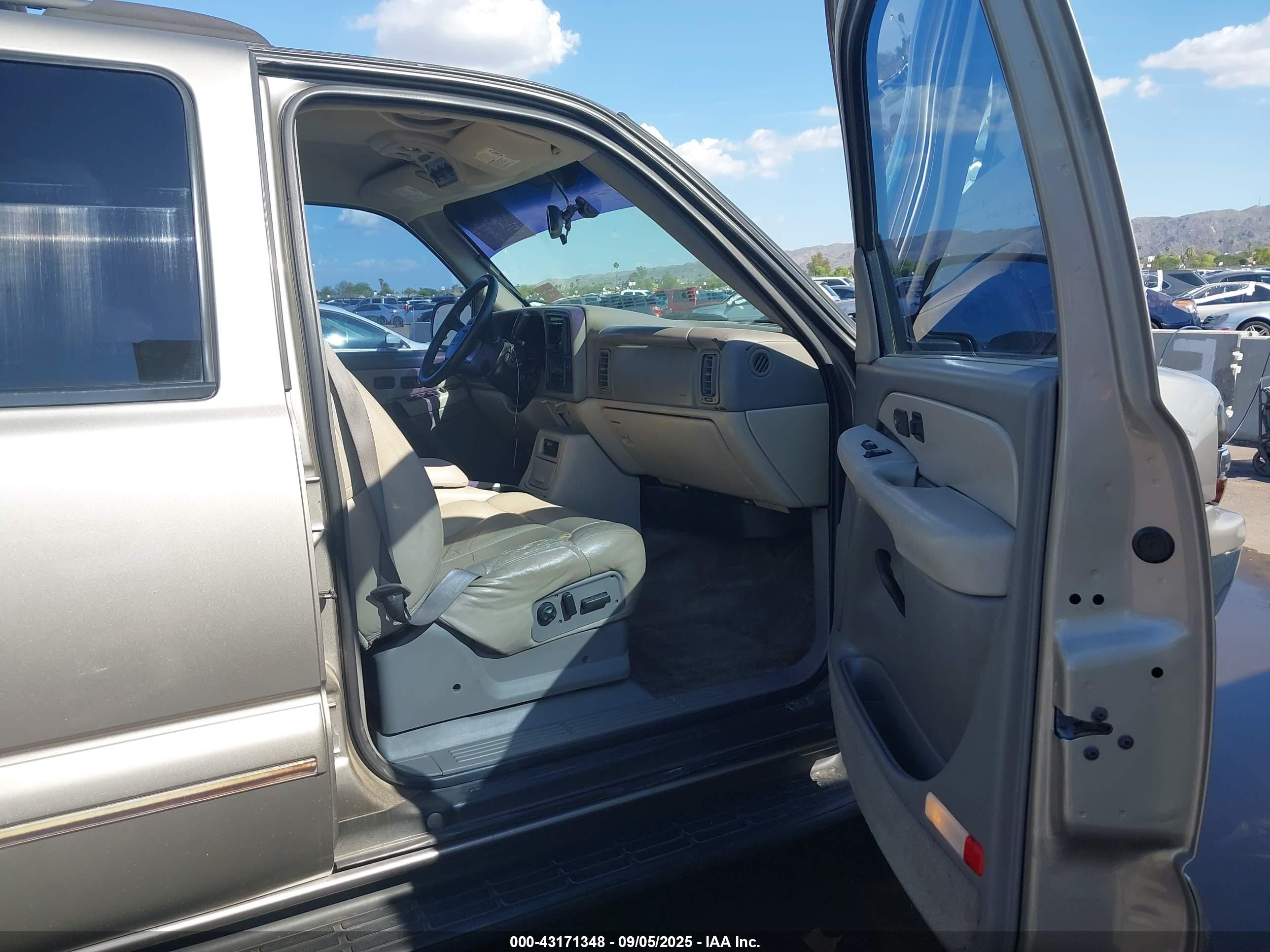 CHEVROLET TAHOE image 5