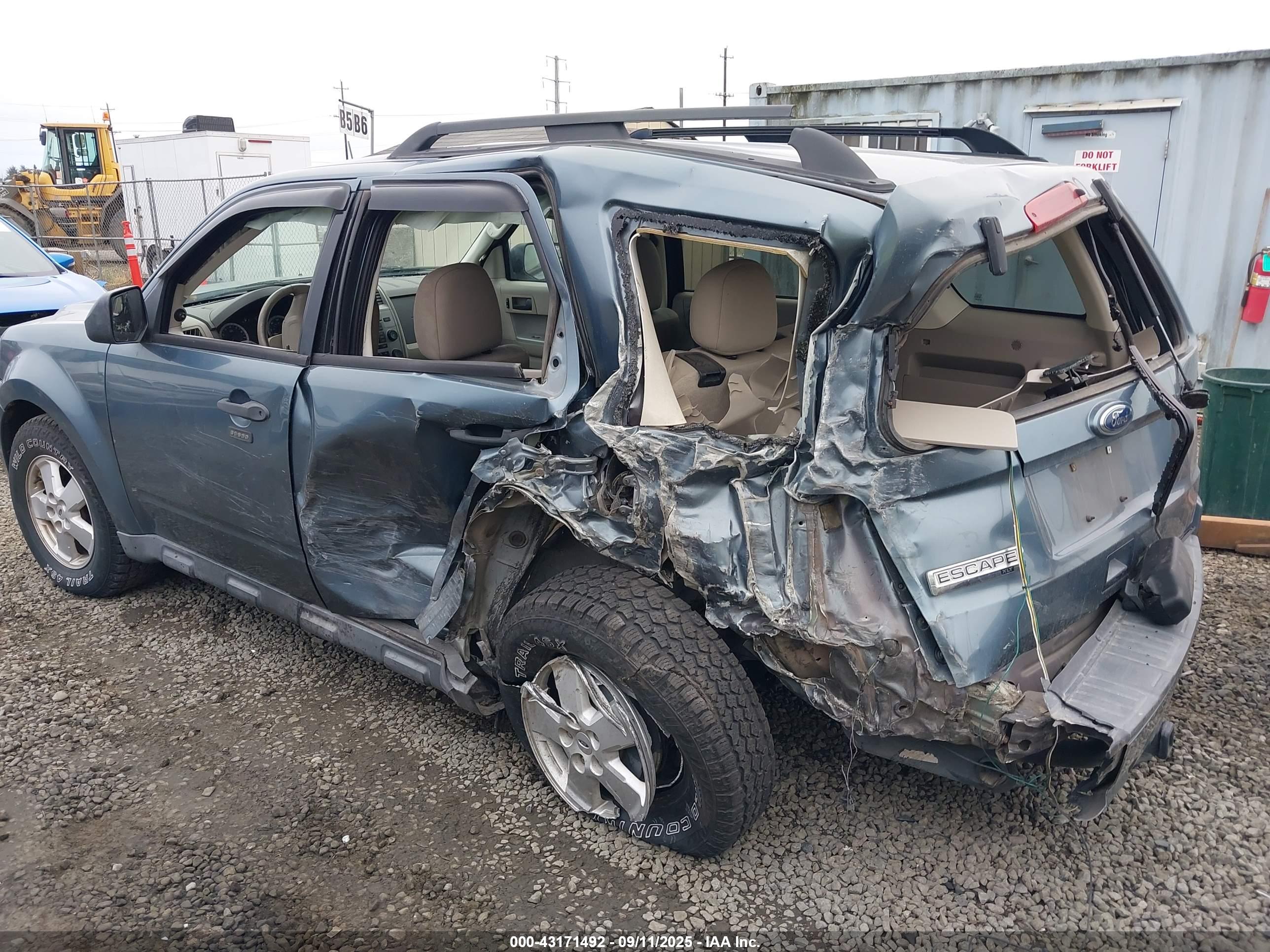 FORD ESCAPE image 3