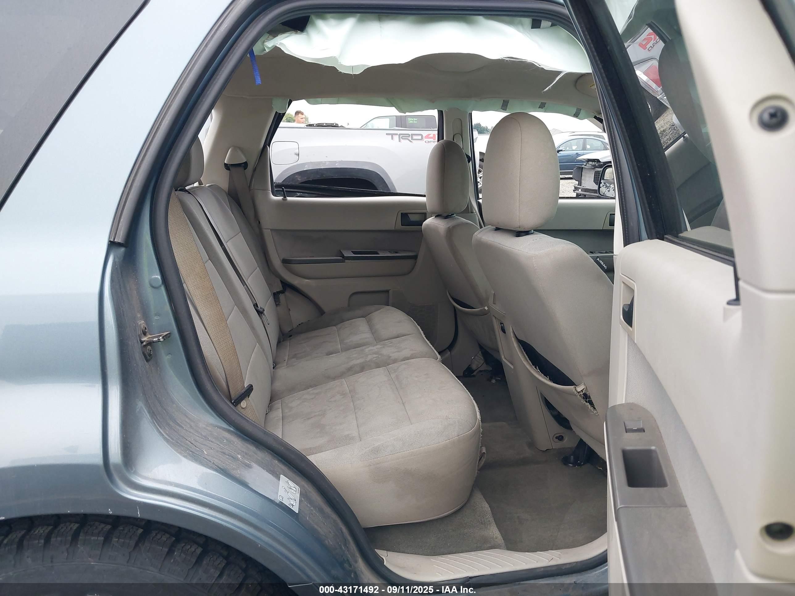 FORD ESCAPE image 8