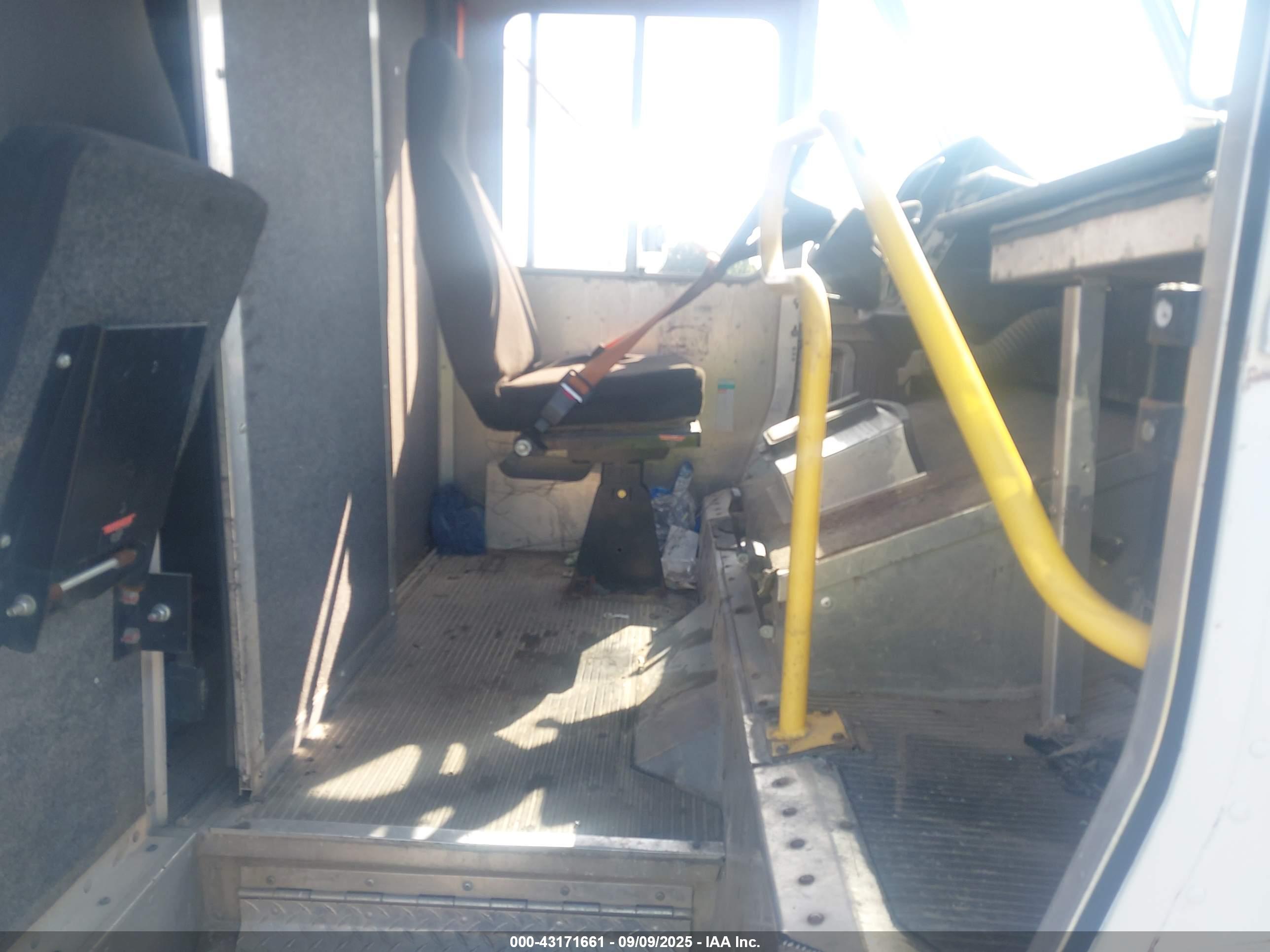 FREIGHTLINER CHASSIS image 8