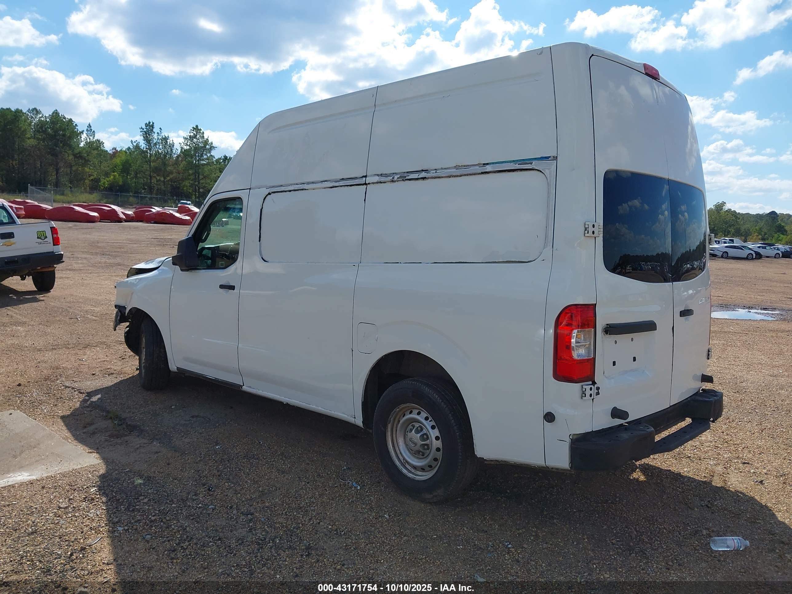 NISSAN NV image 3