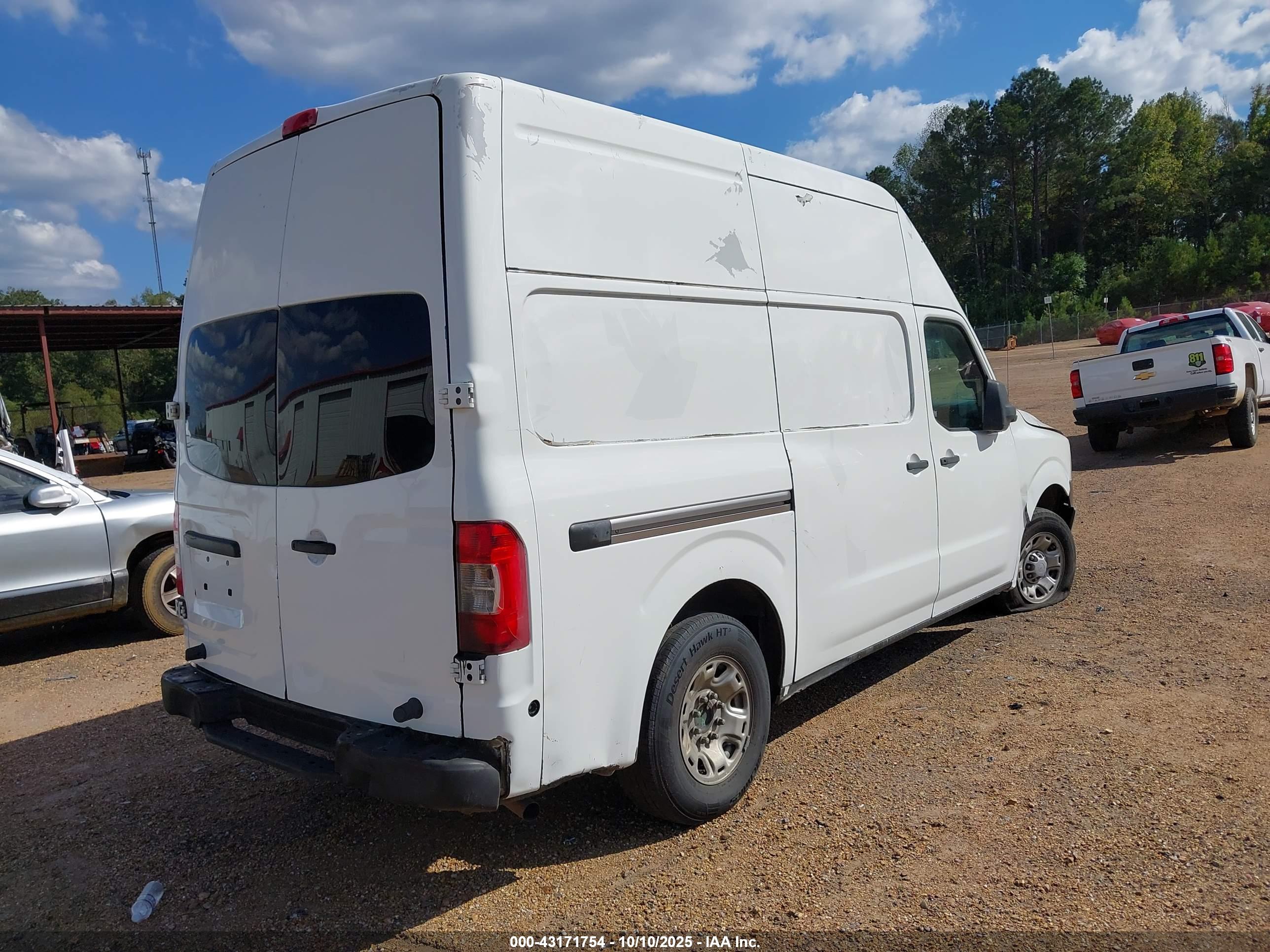 NISSAN NV image 4