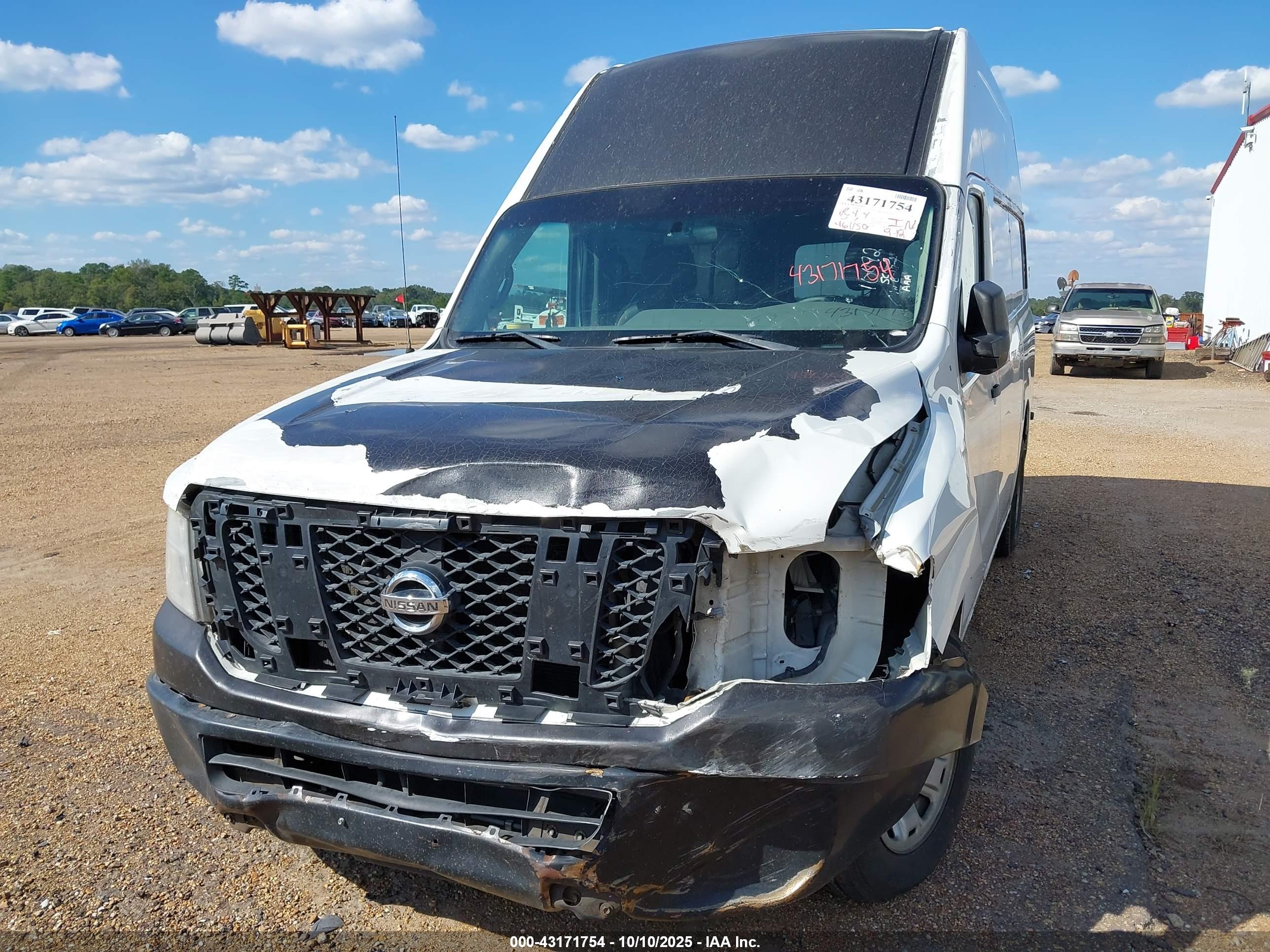 NISSAN NV image 6