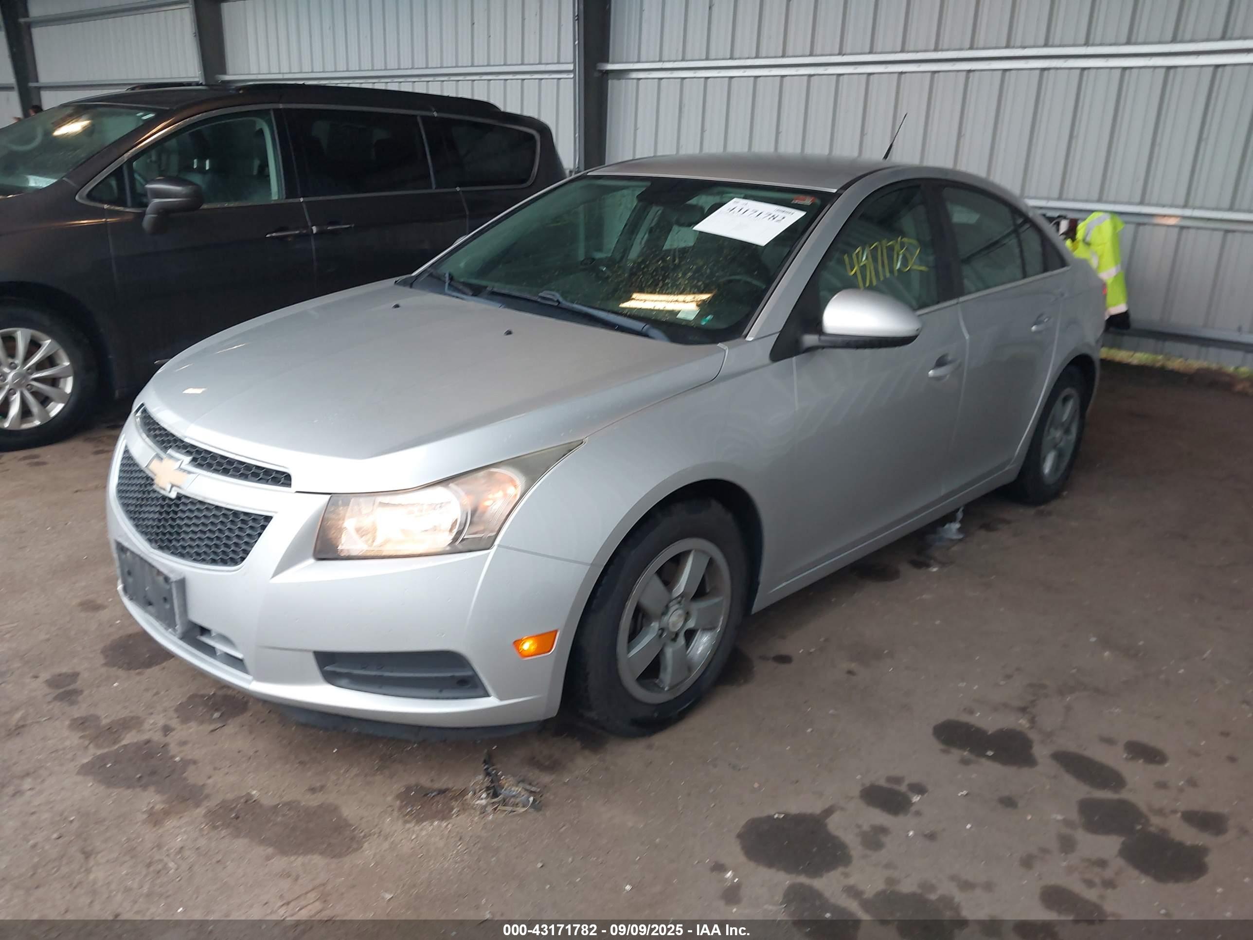 CHEVROLET CRUZE image 2
