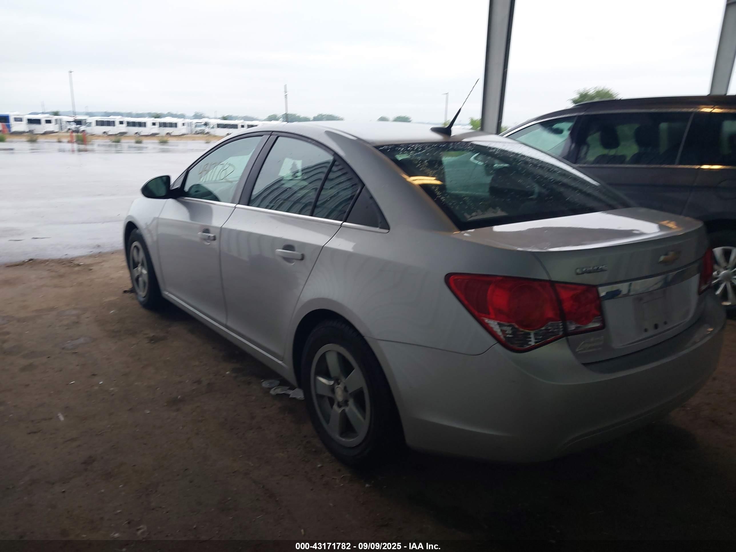 CHEVROLET CRUZE image 3