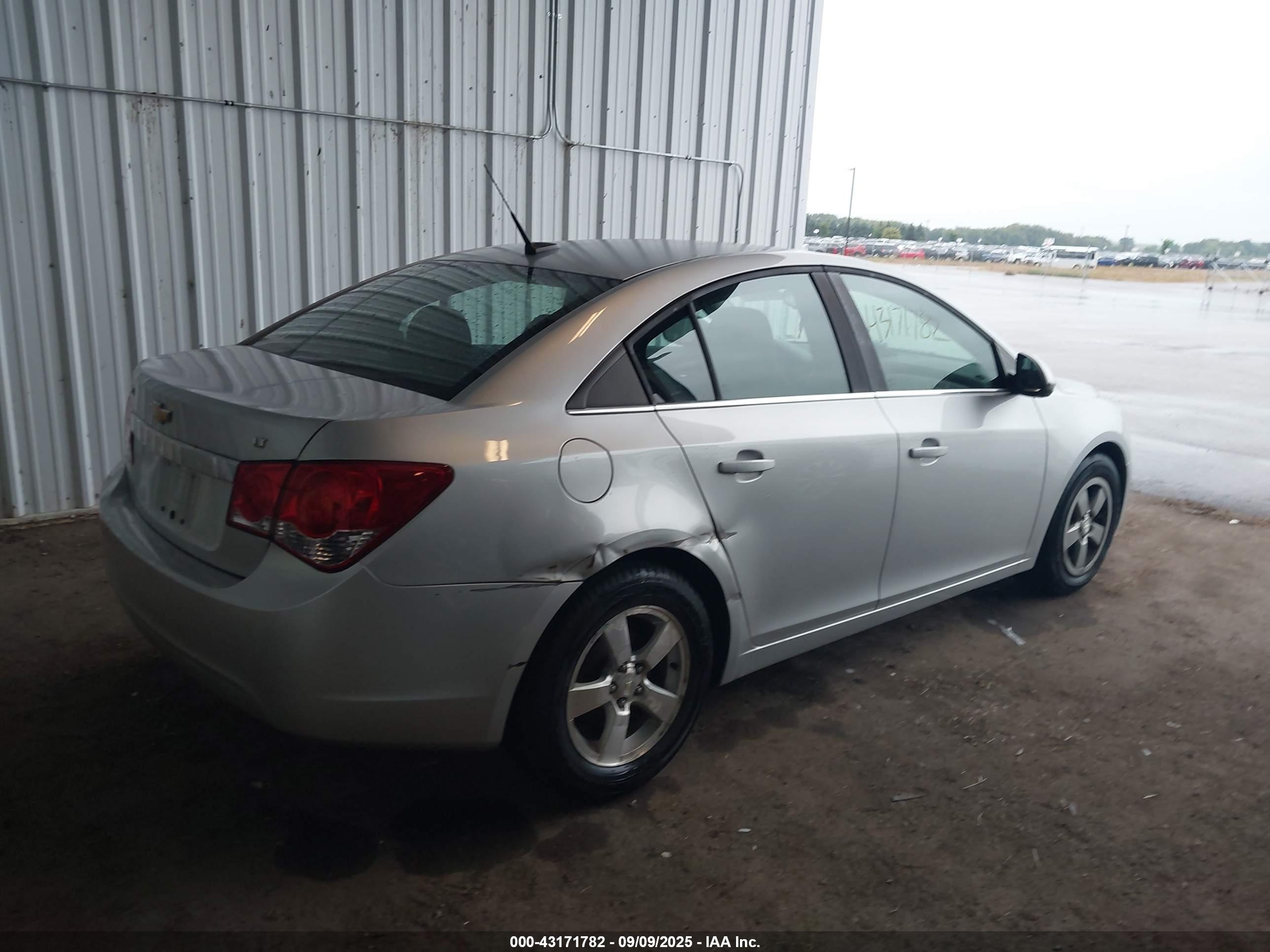 CHEVROLET CRUZE image 4