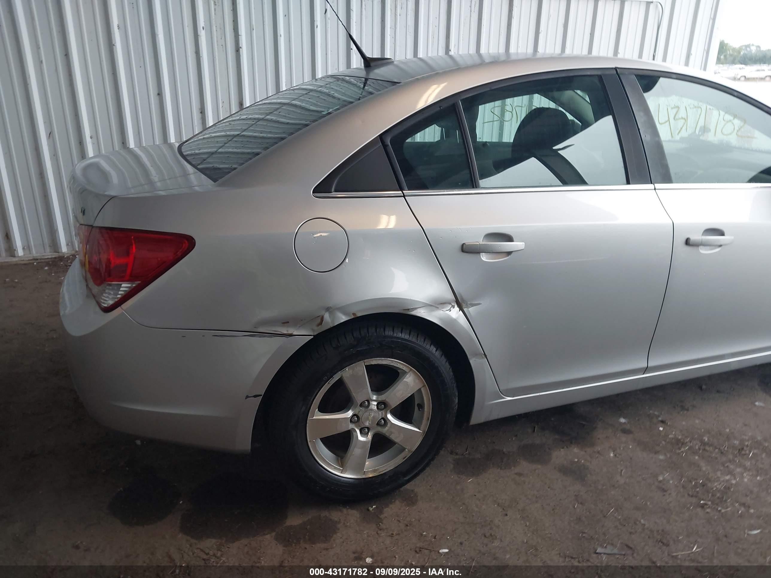 CHEVROLET CRUZE image 6