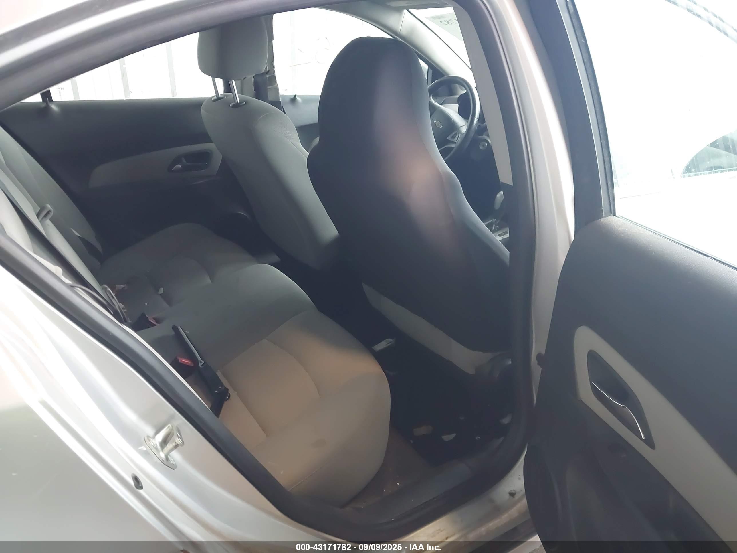 CHEVROLET CRUZE image 8