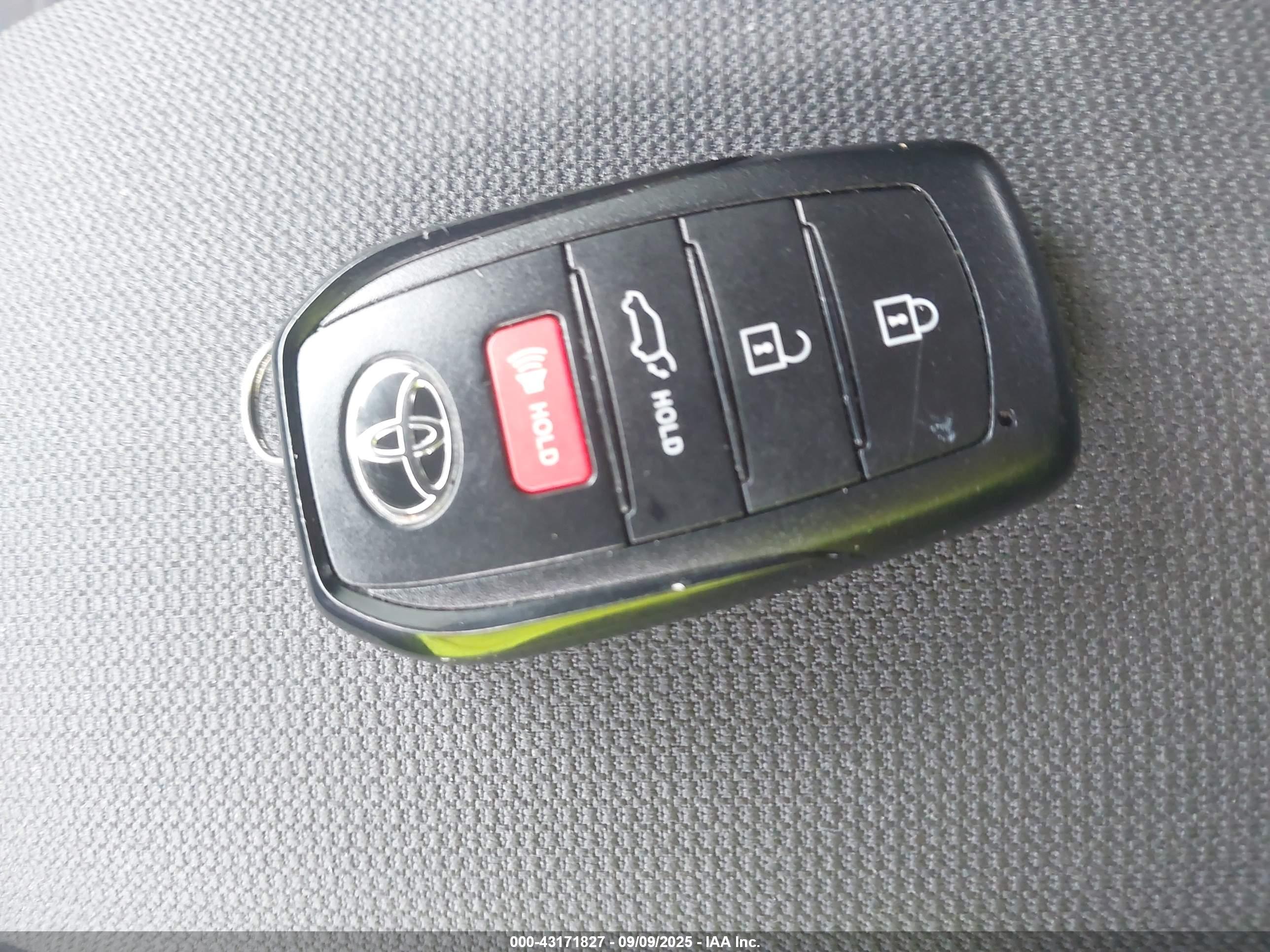 TOYOTA COROLLA image 11