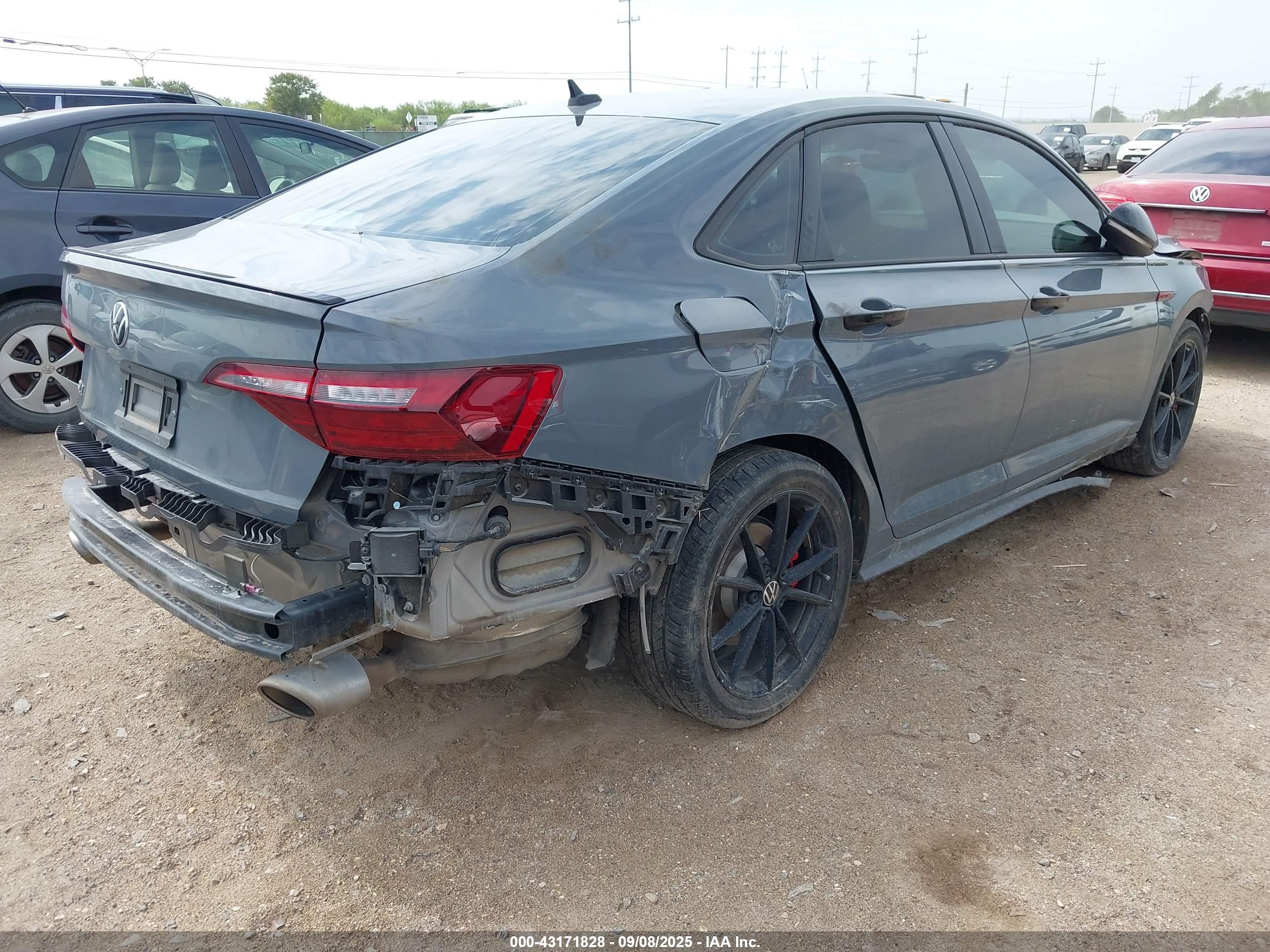 VOLKSWAGEN JETTA image 4