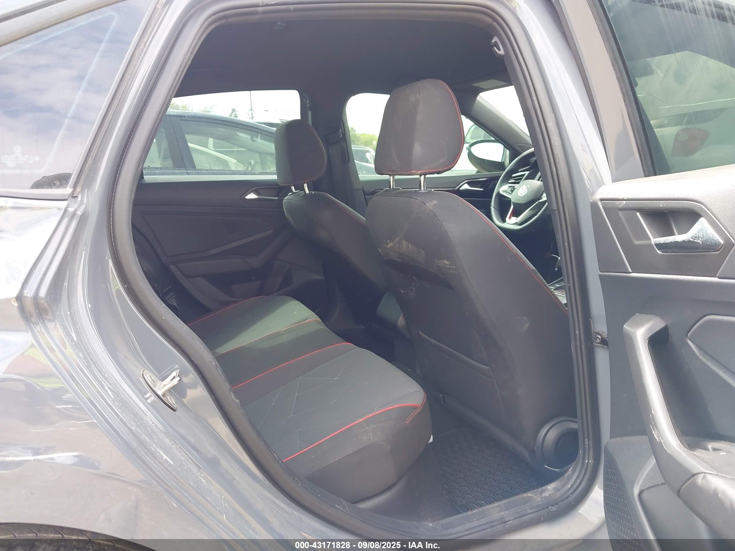 VOLKSWAGEN JETTA image 8