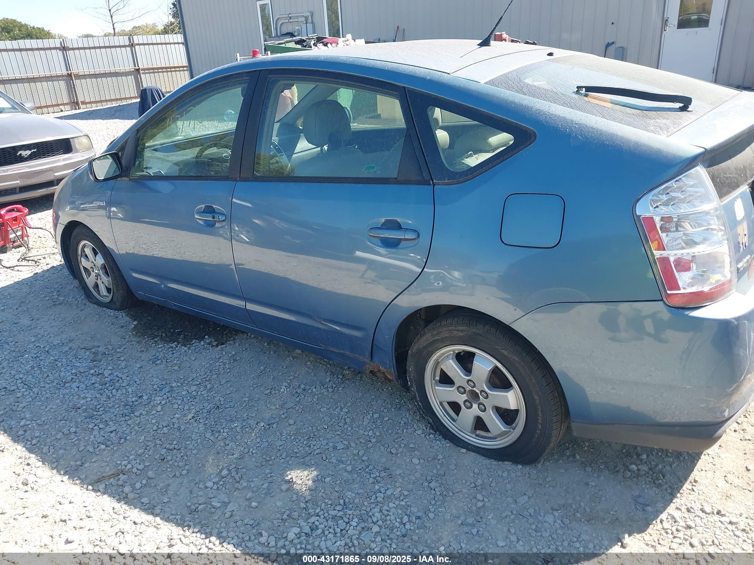 TOYOTA PRIUS image 6