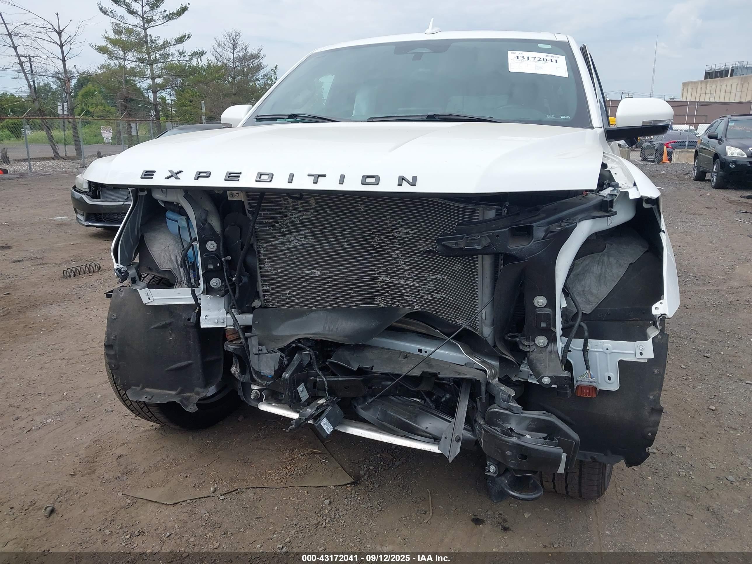 FORD EXPEDITION image 6