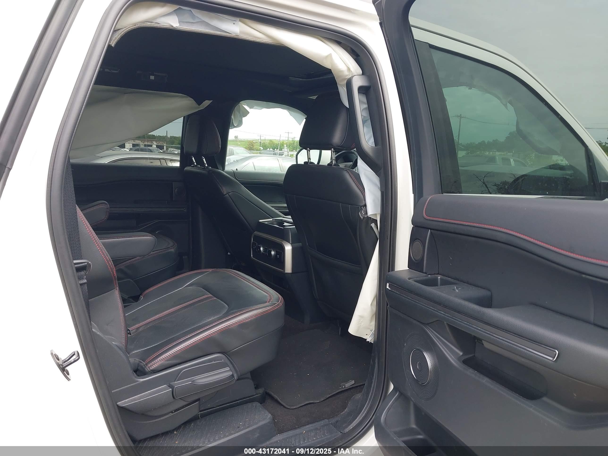 FORD EXPEDITION image 8