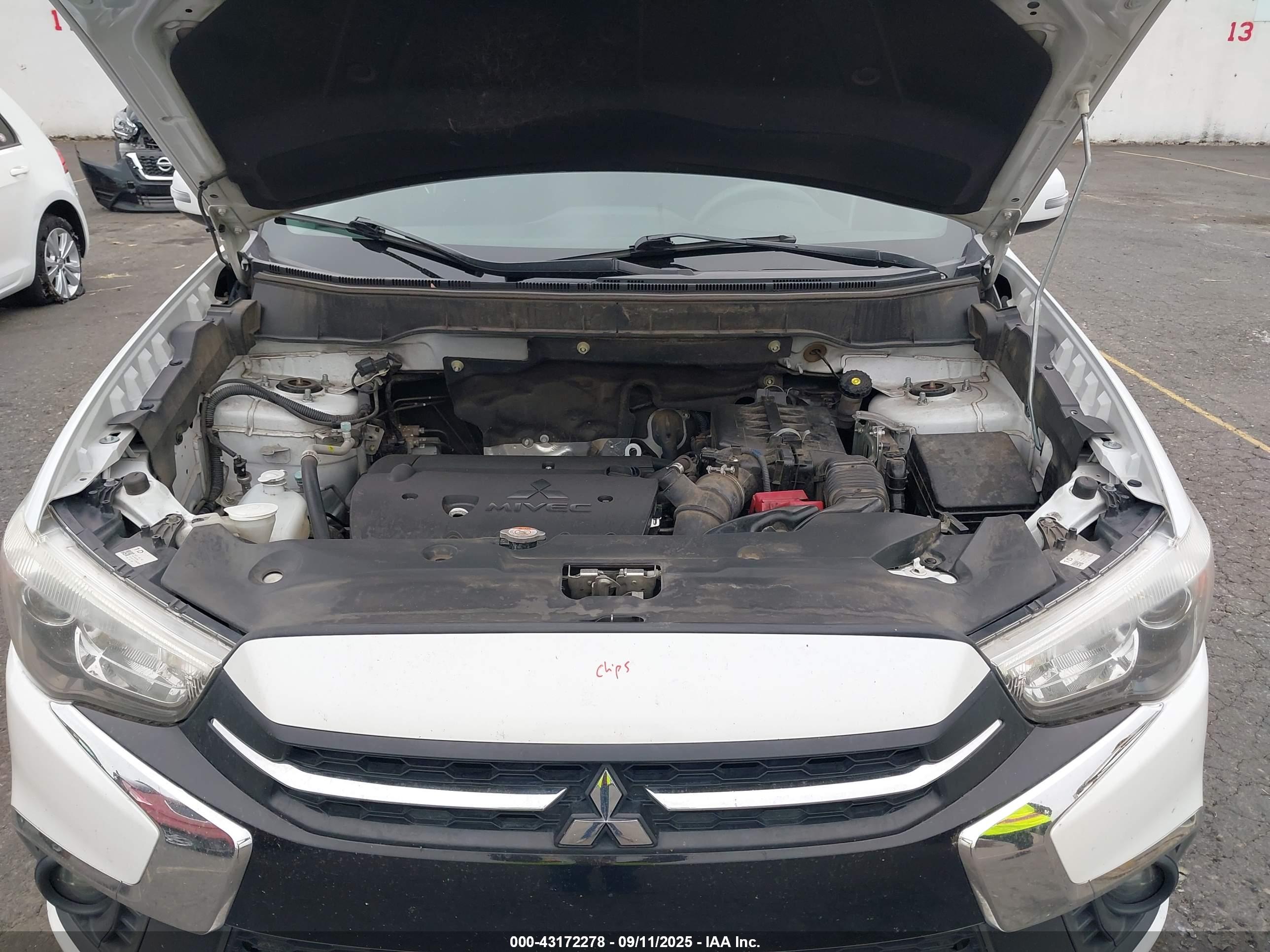 MITSUBISHI OUTLANDER image 10