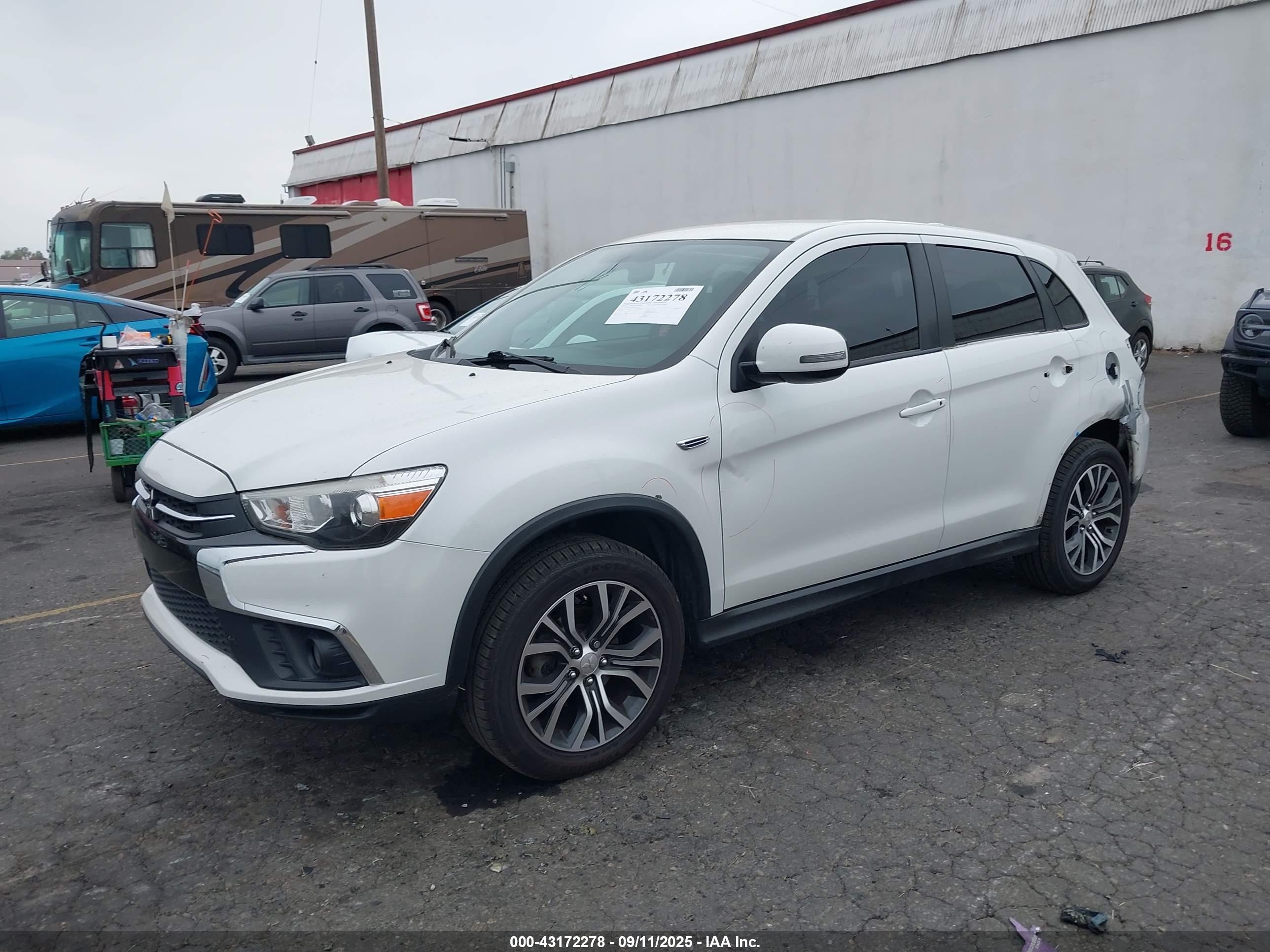 MITSUBISHI OUTLANDER image 2
