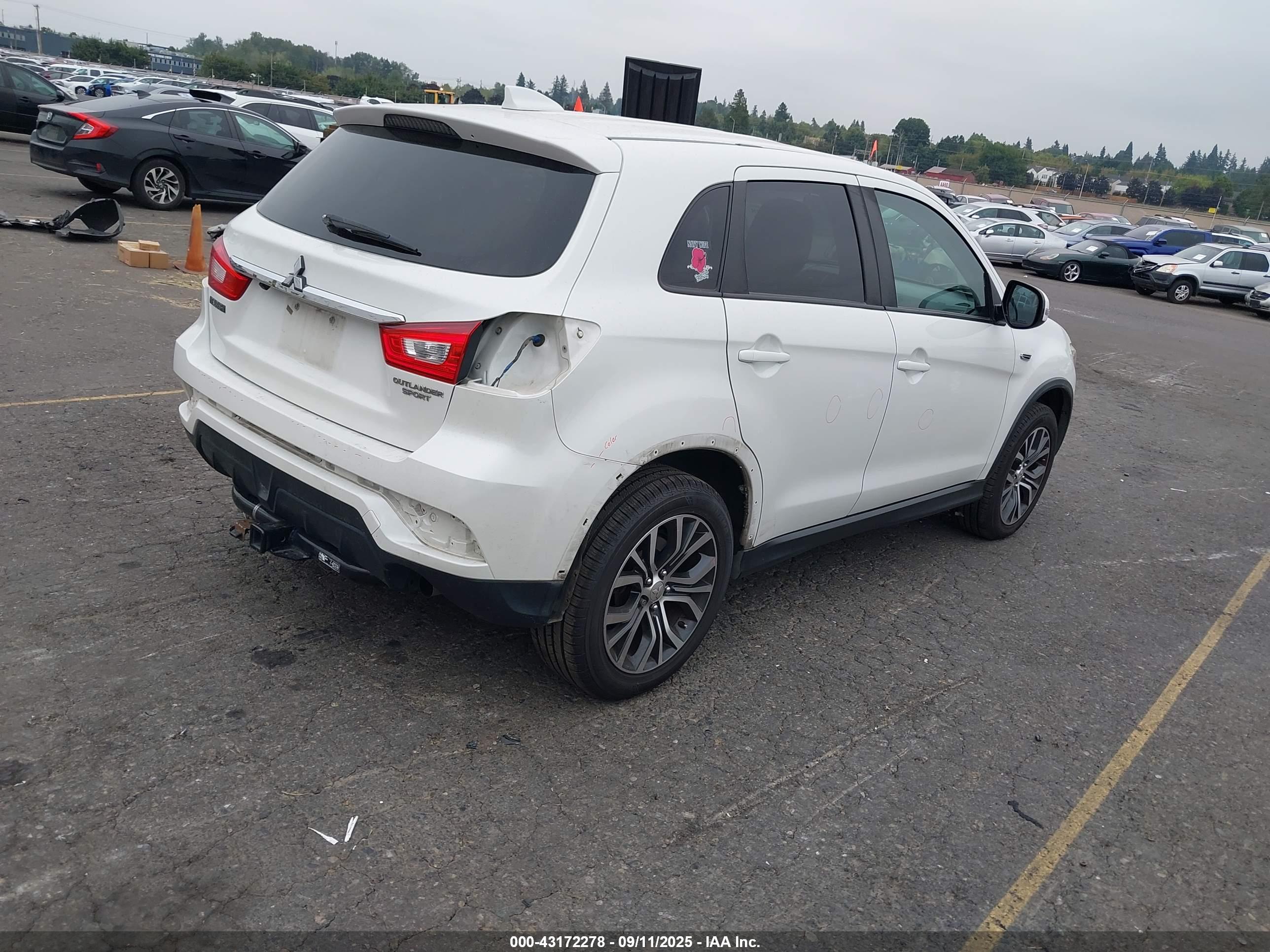 MITSUBISHI OUTLANDER image 4