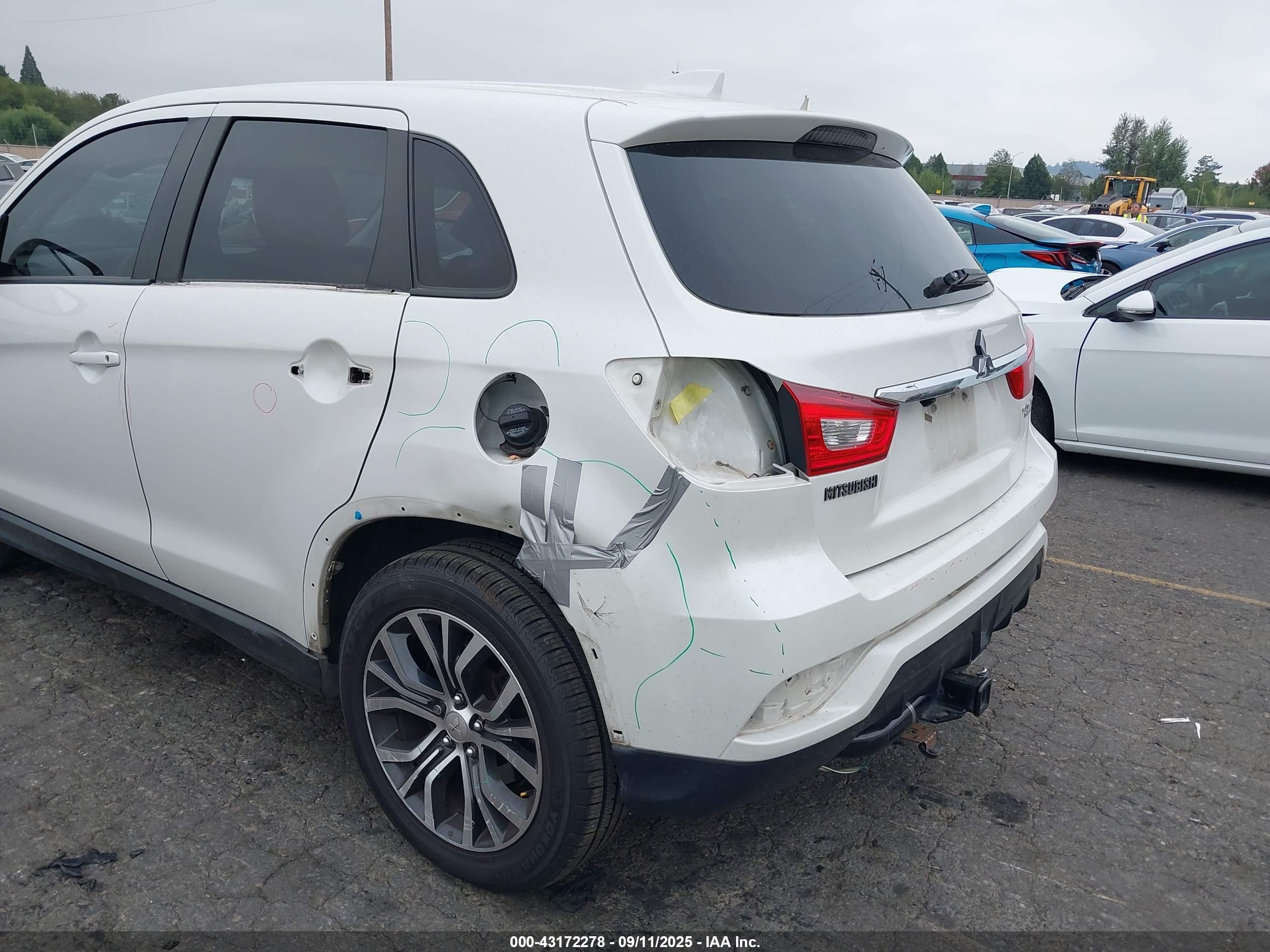 MITSUBISHI OUTLANDER image 6