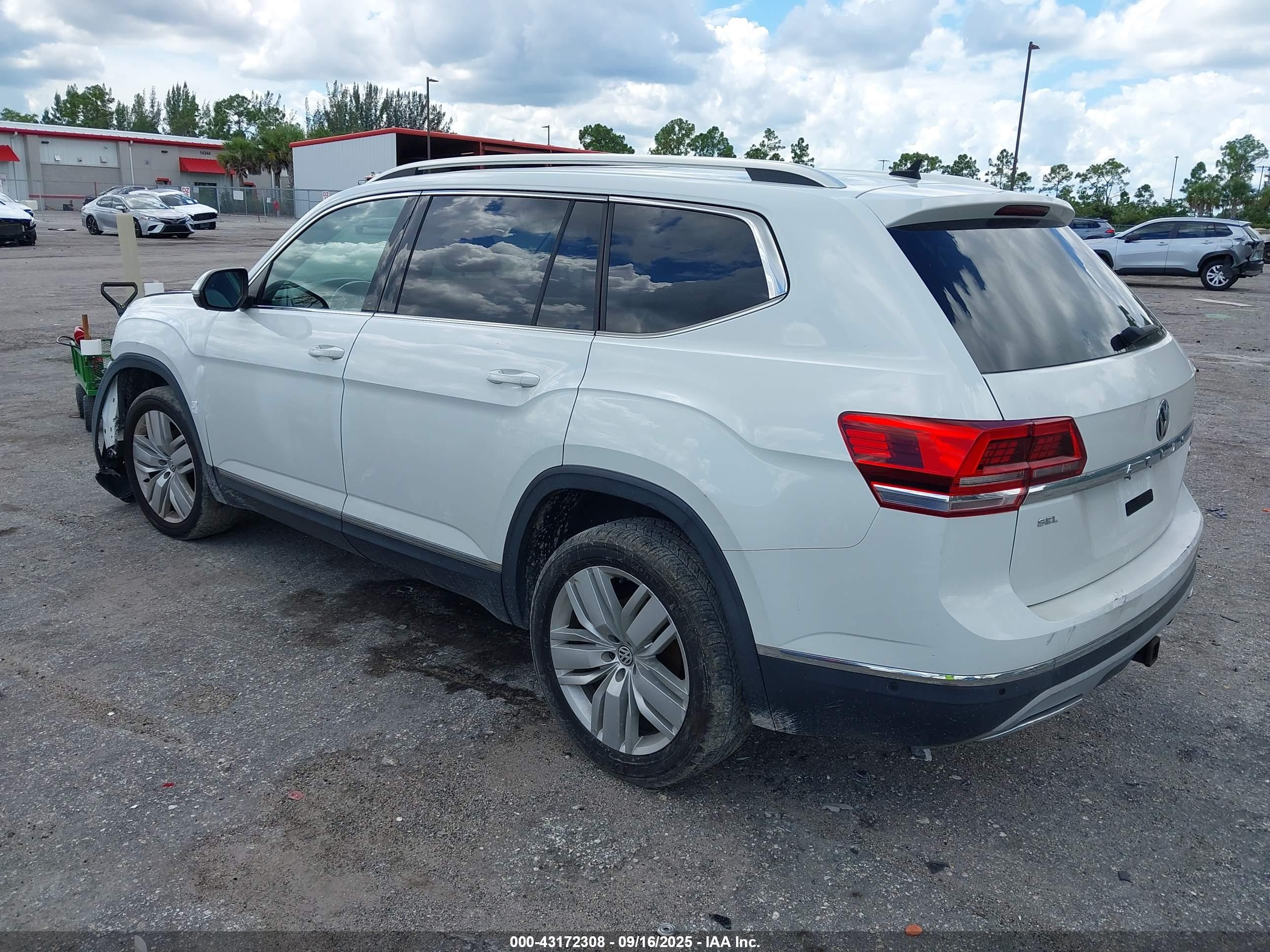 VOLKSWAGEN ATLAS image 3