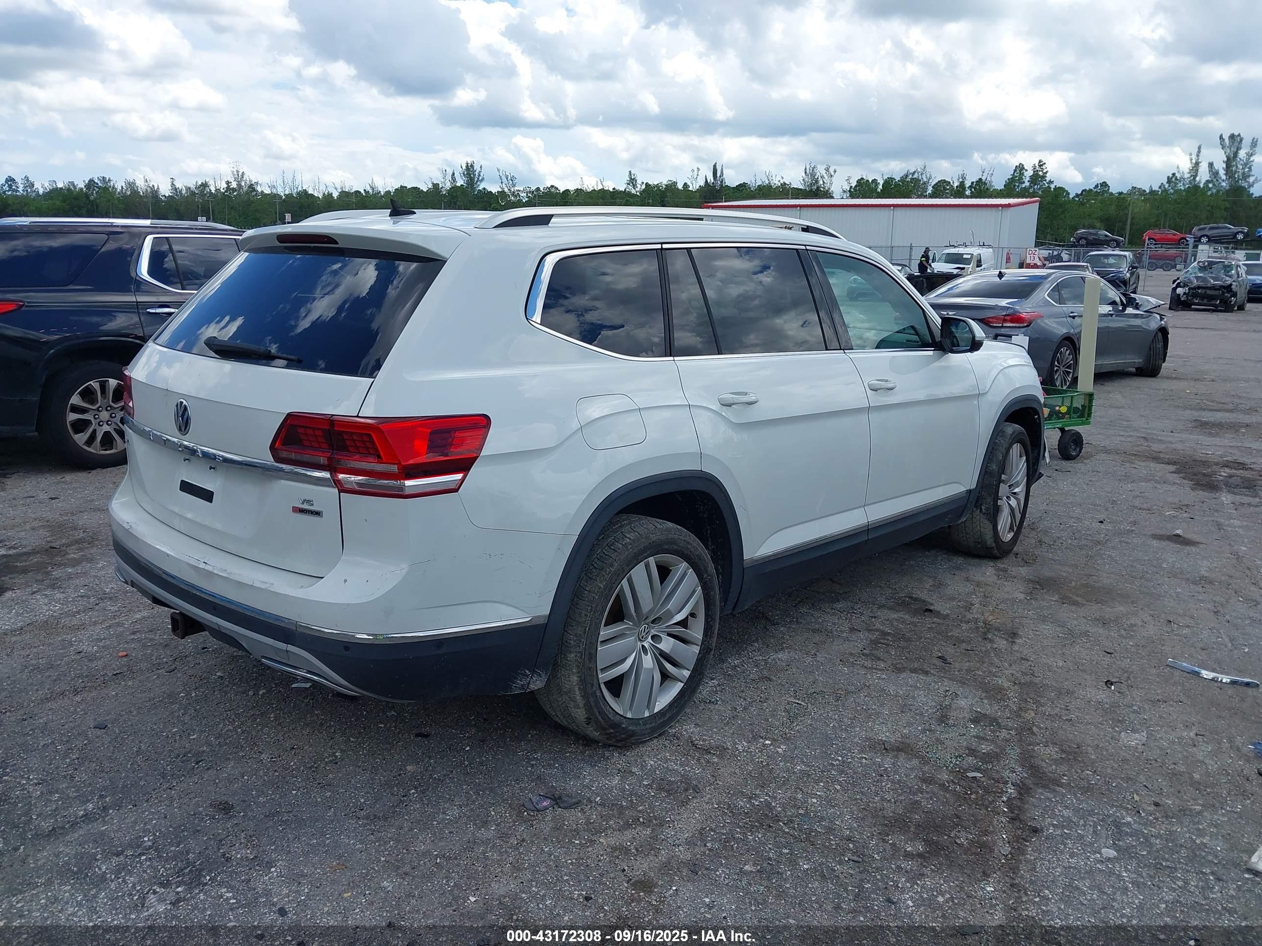 VOLKSWAGEN ATLAS image 4