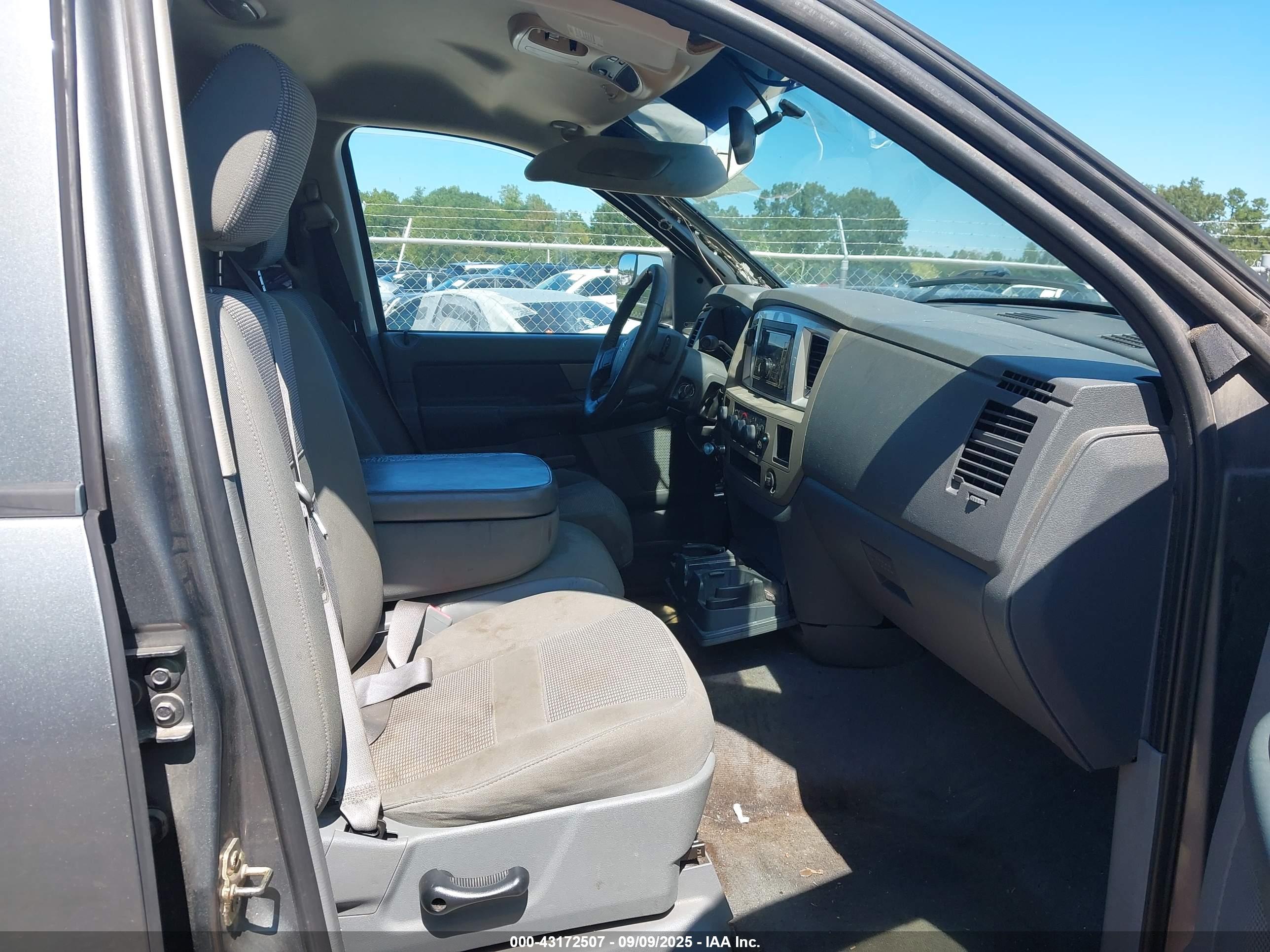DODGE RAM image 5