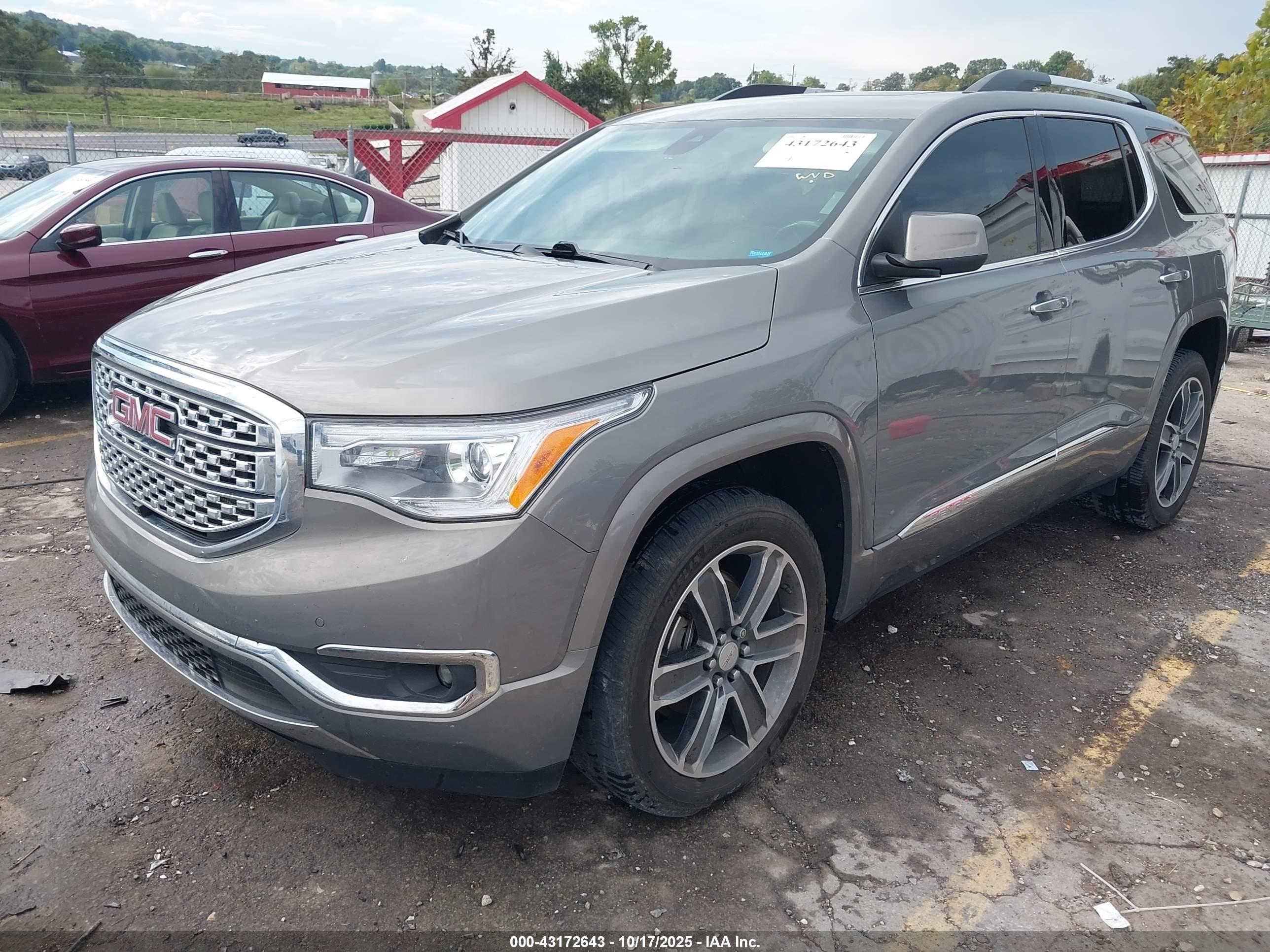 GMC ACADIA image 2