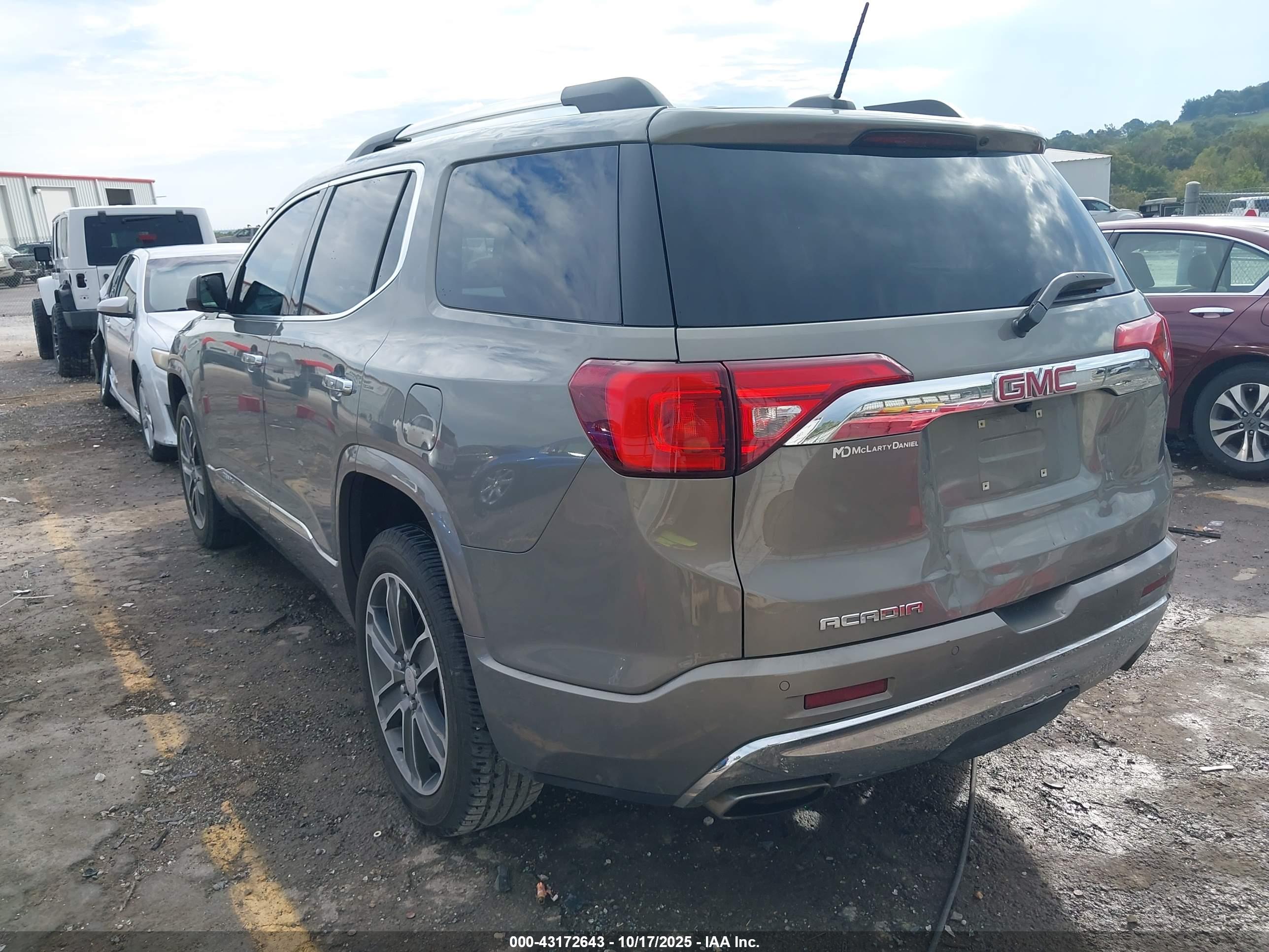 GMC ACADIA image 3
