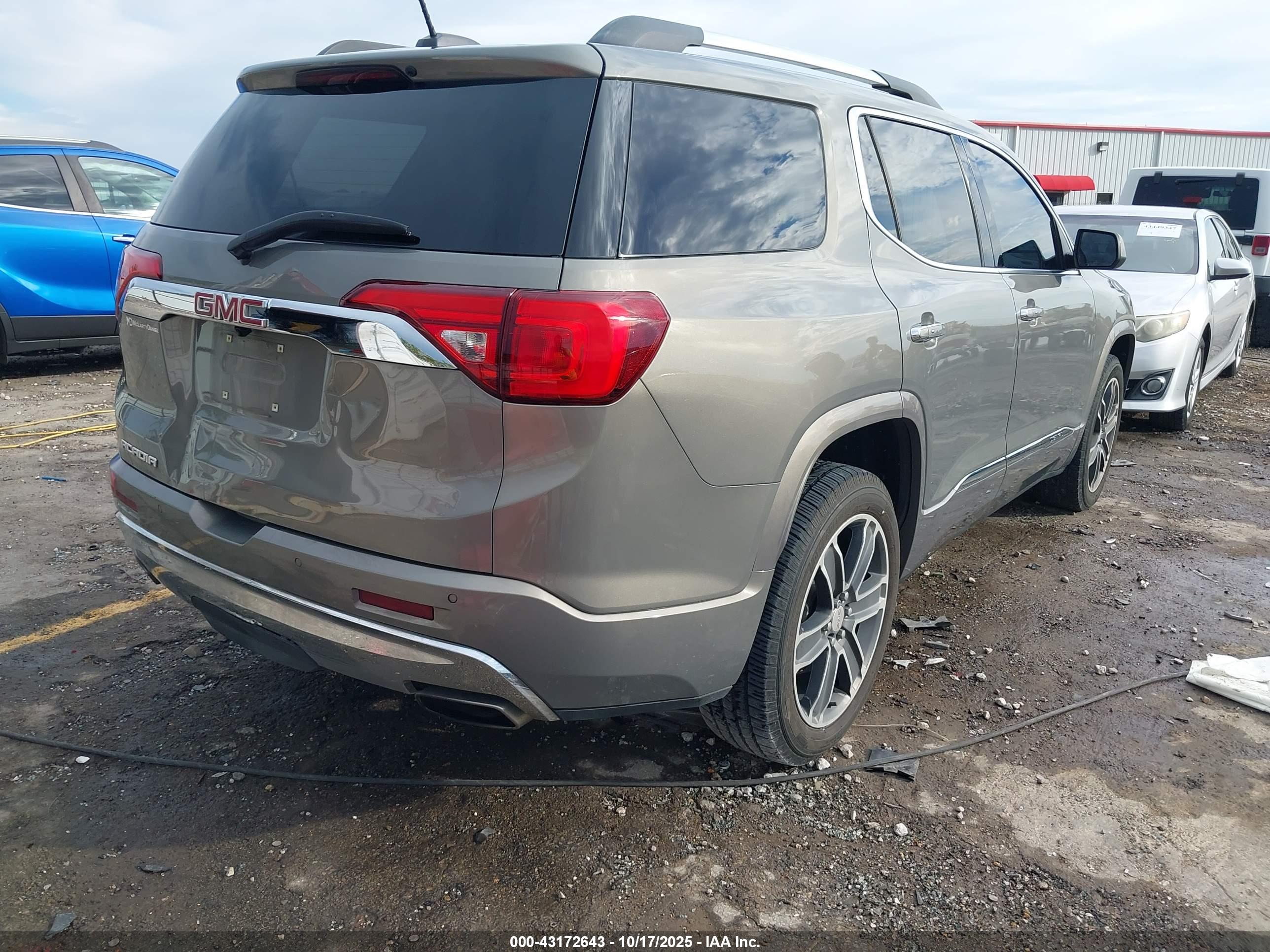 GMC ACADIA image 4