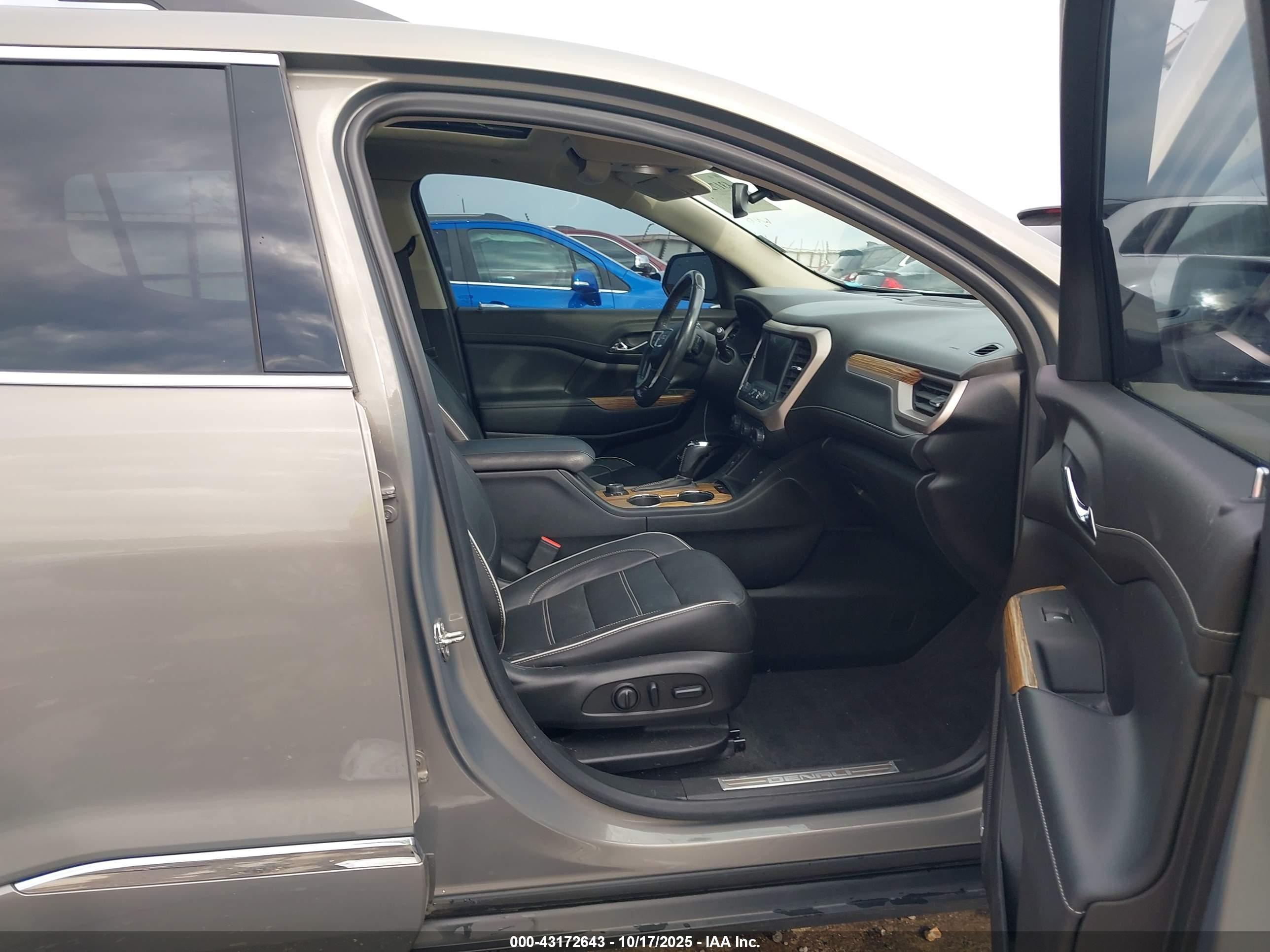 GMC ACADIA image 5