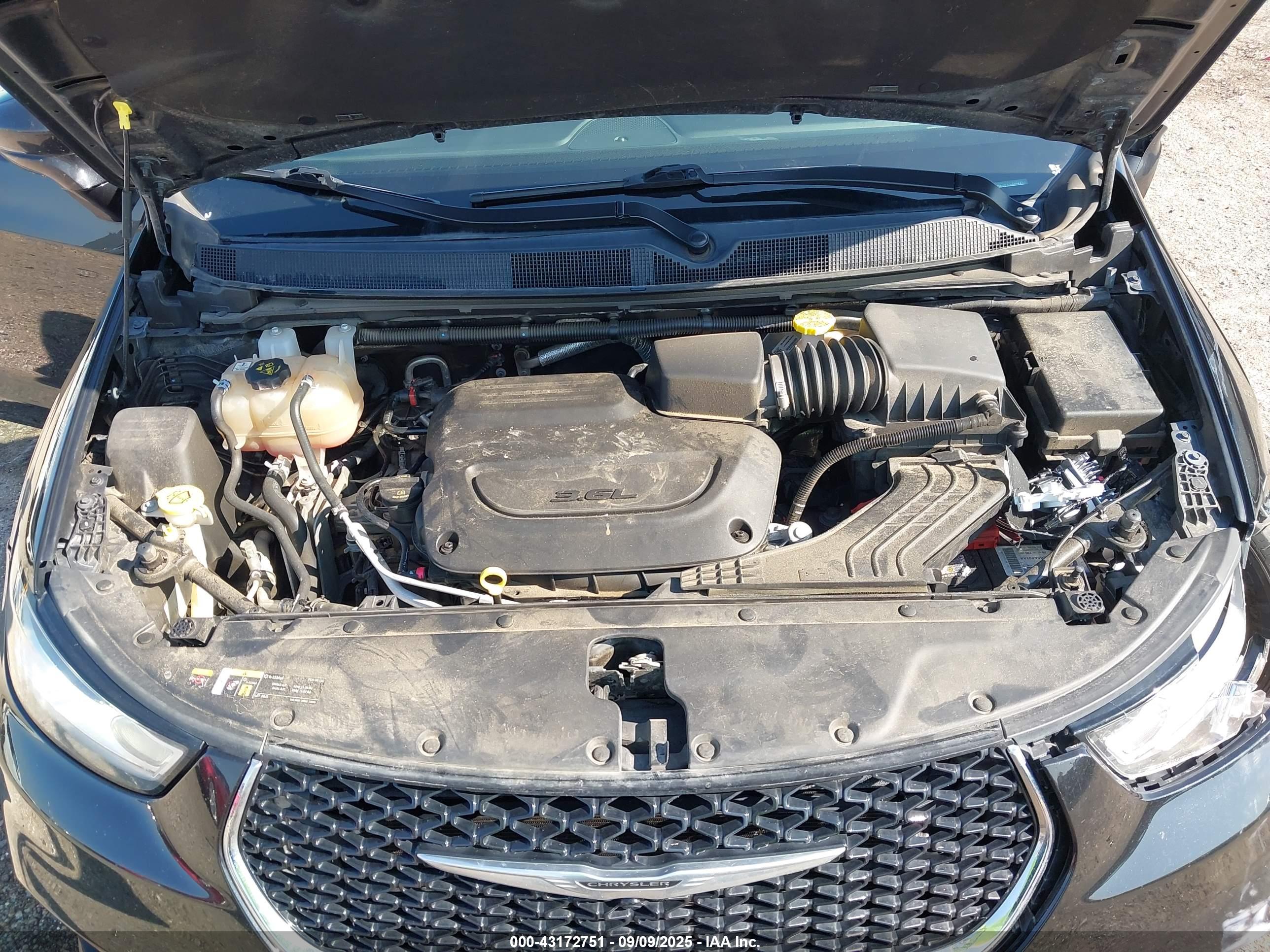 CHRYSLER PACIFICA image 10