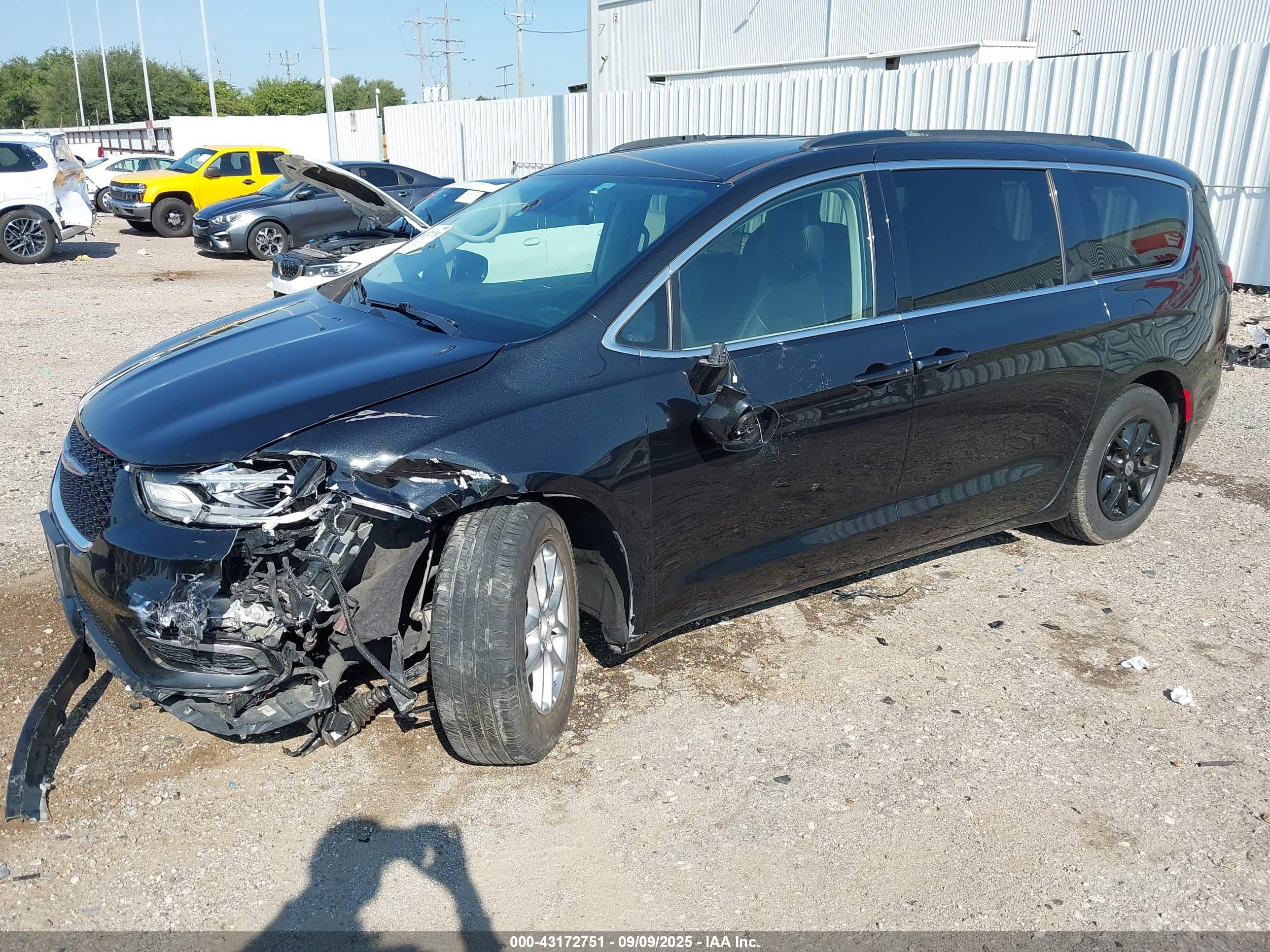 CHRYSLER PACIFICA image 2