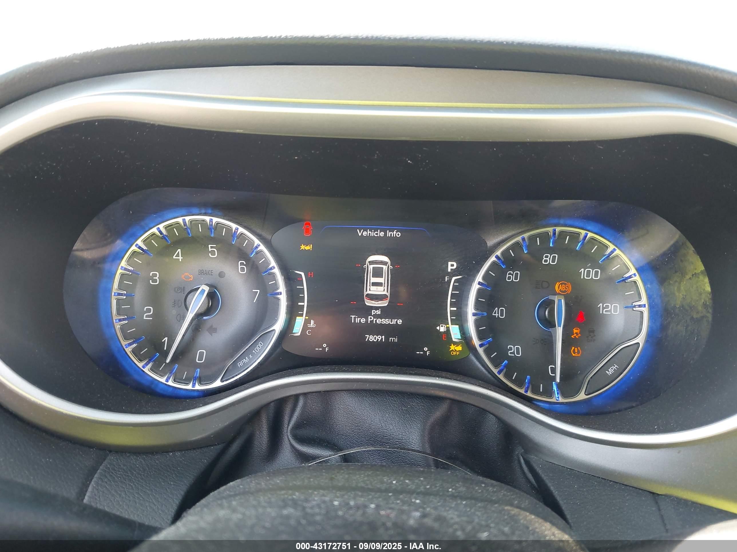 CHRYSLER PACIFICA image 7
