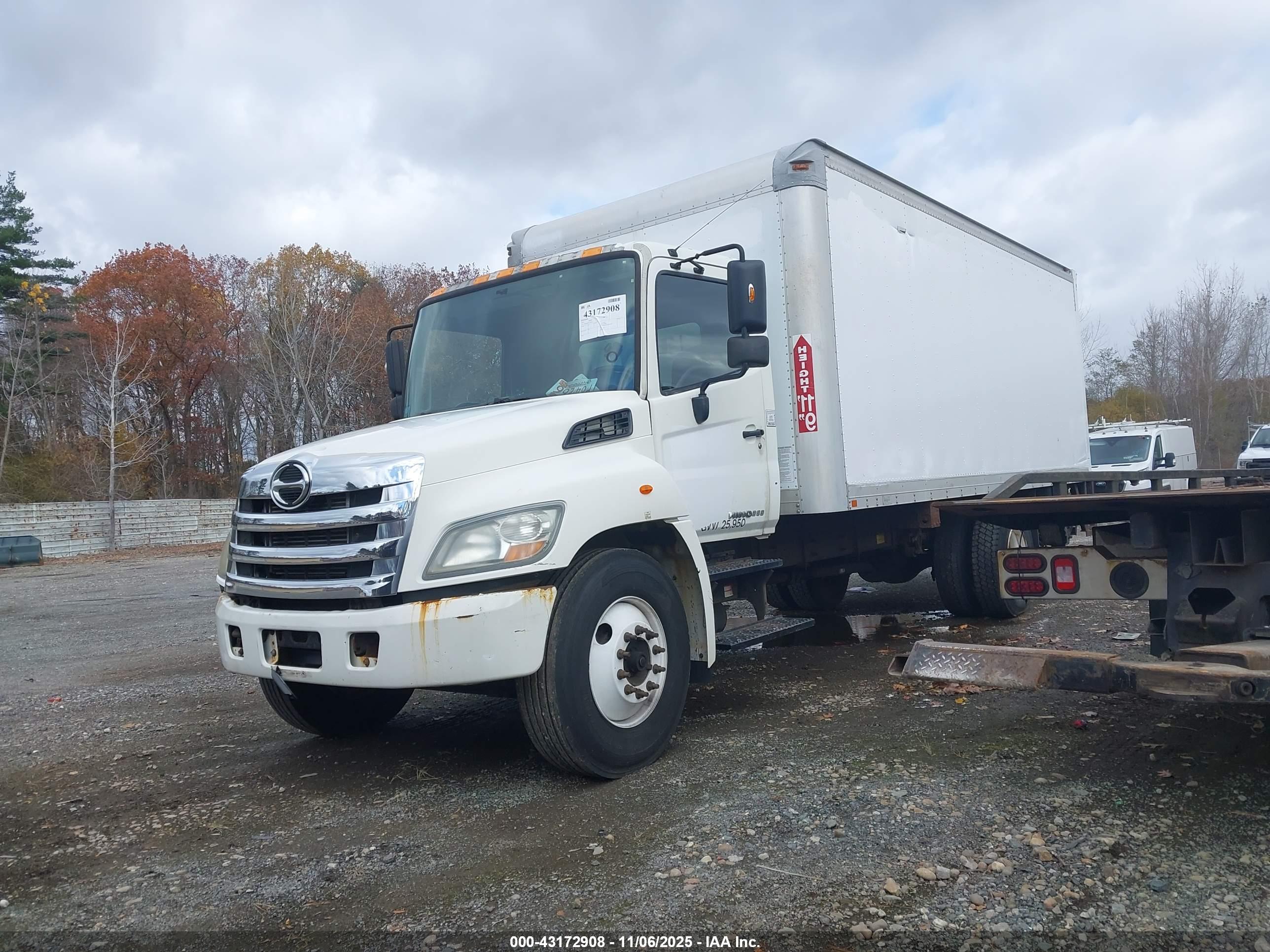 HINO 268 image 2