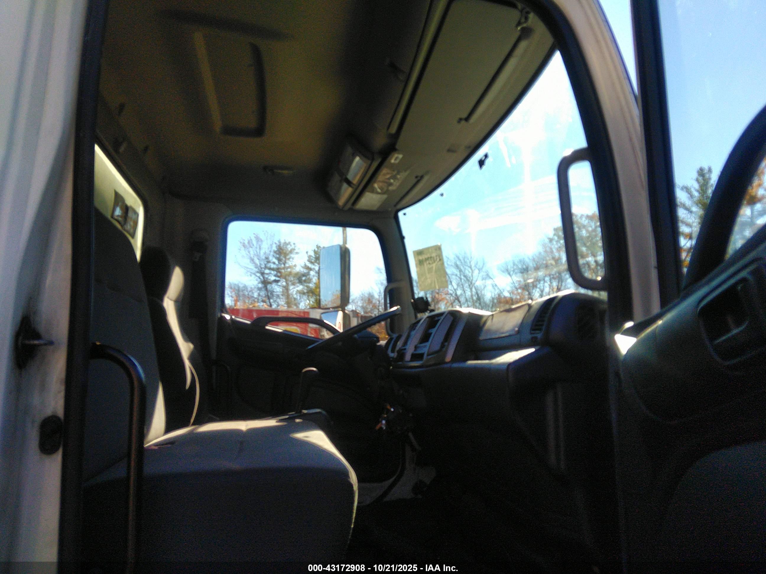 HINO 268 image 7