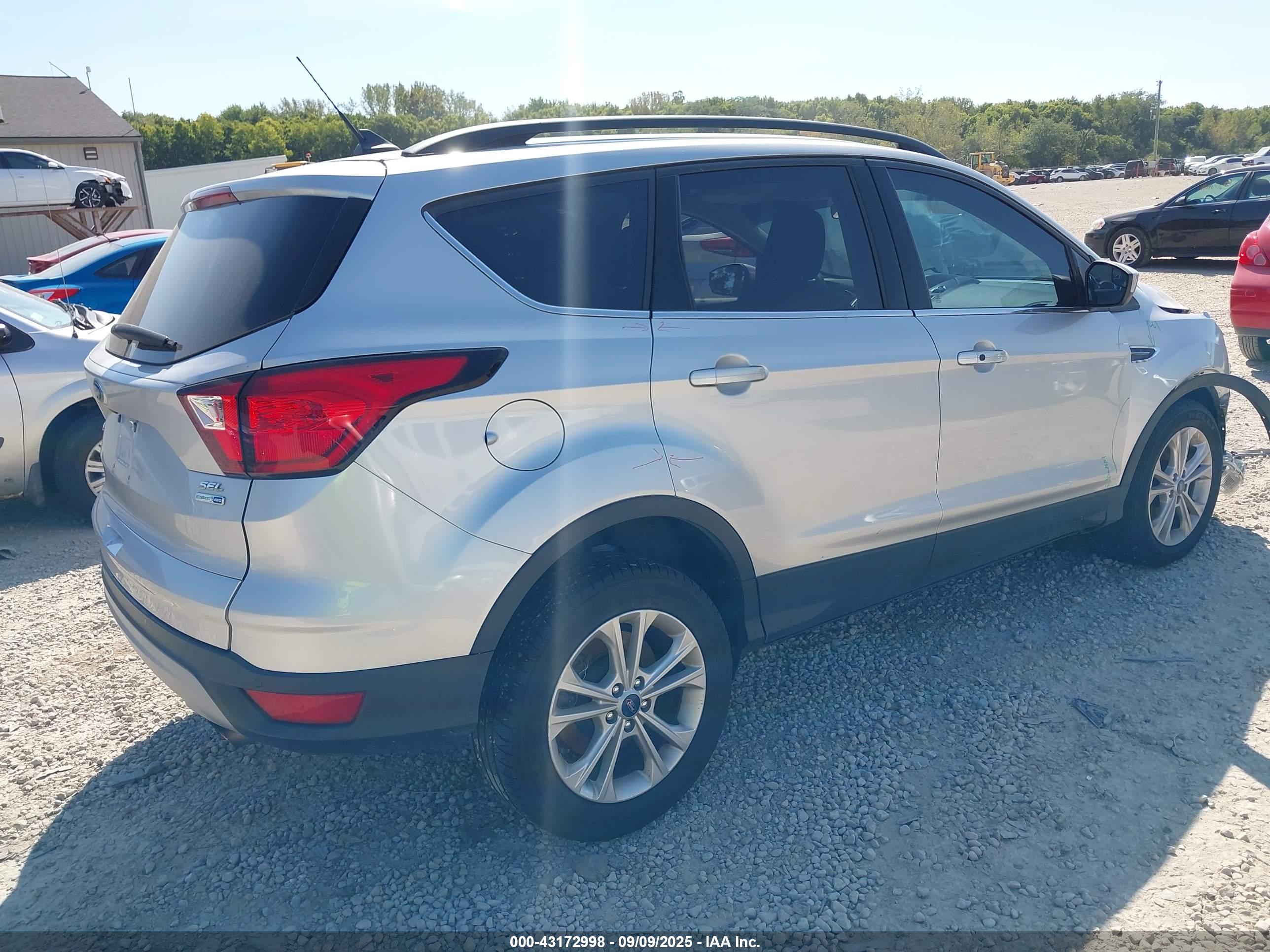 FORD ESCAPE image 4