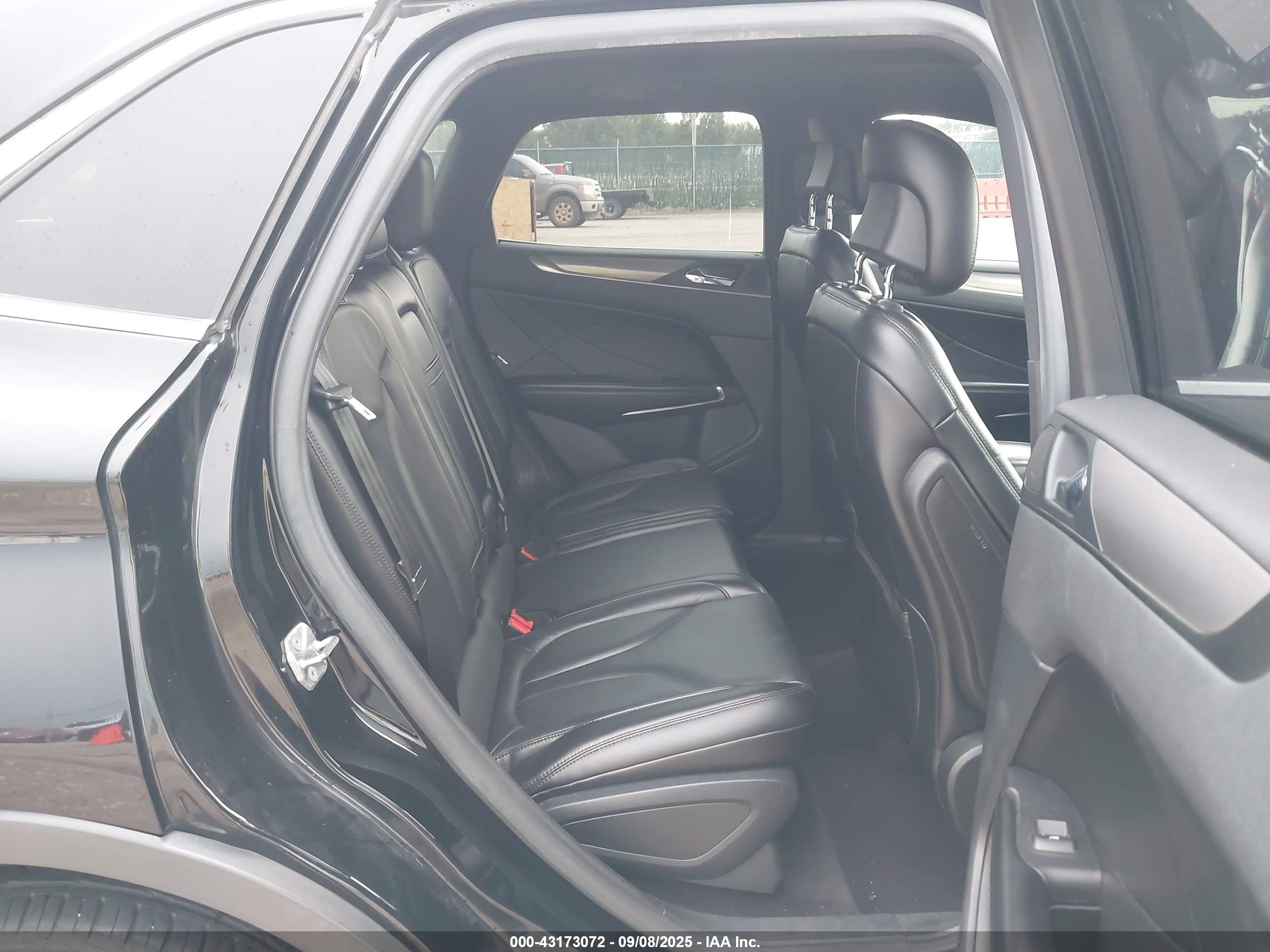 LINCOLN MKC image 8