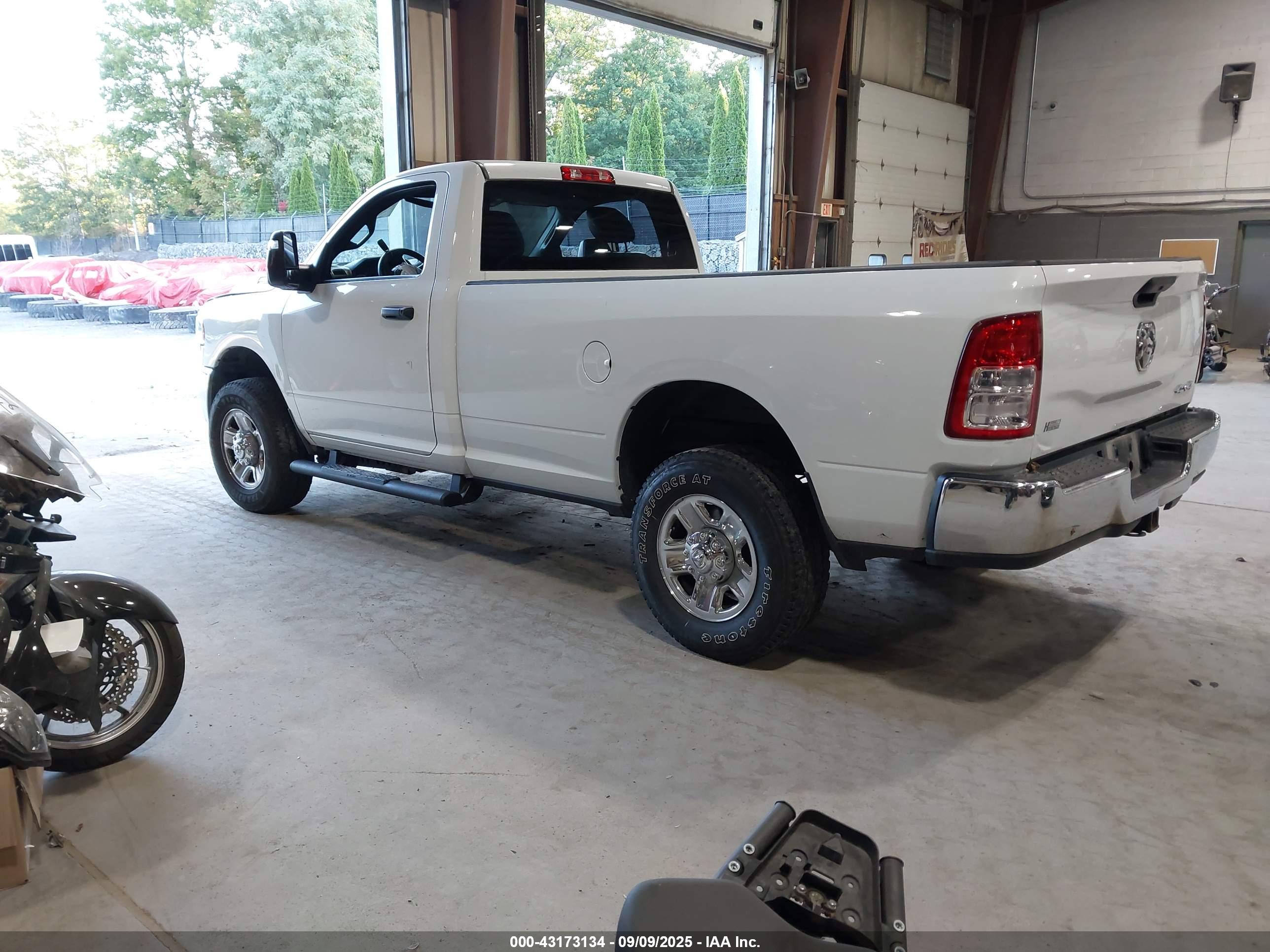 RAM 2500 image 3