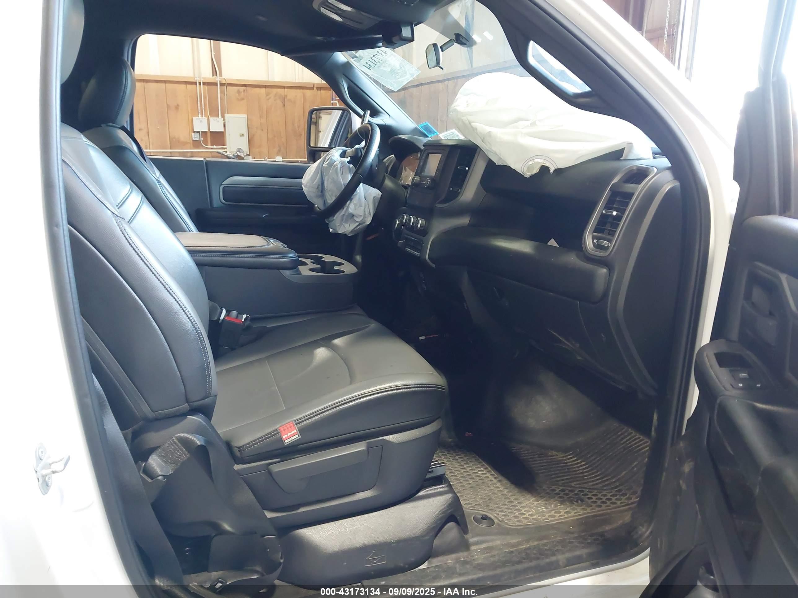 RAM 2500 image 5