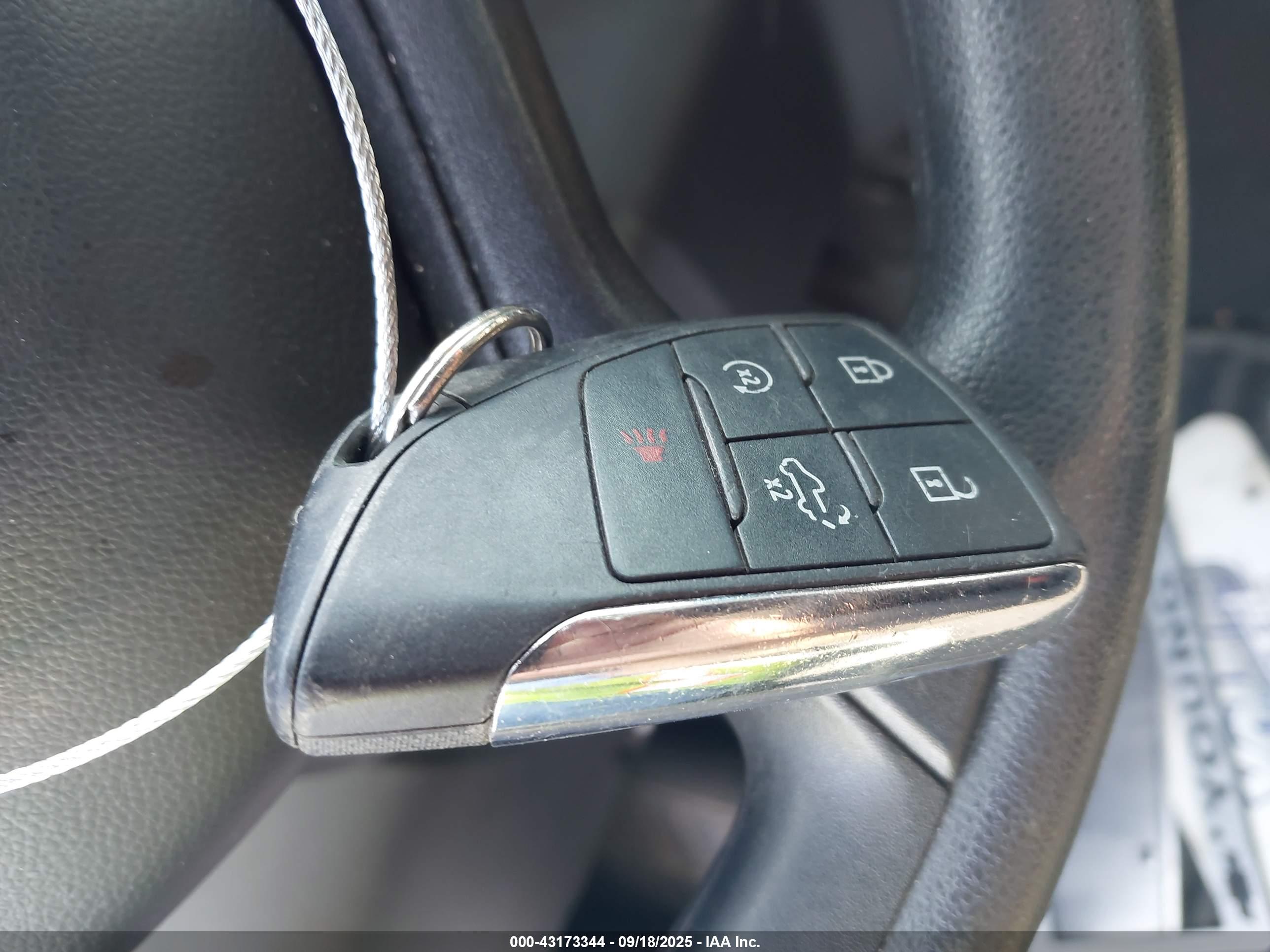 CHEVROLET SILVERADO image 11