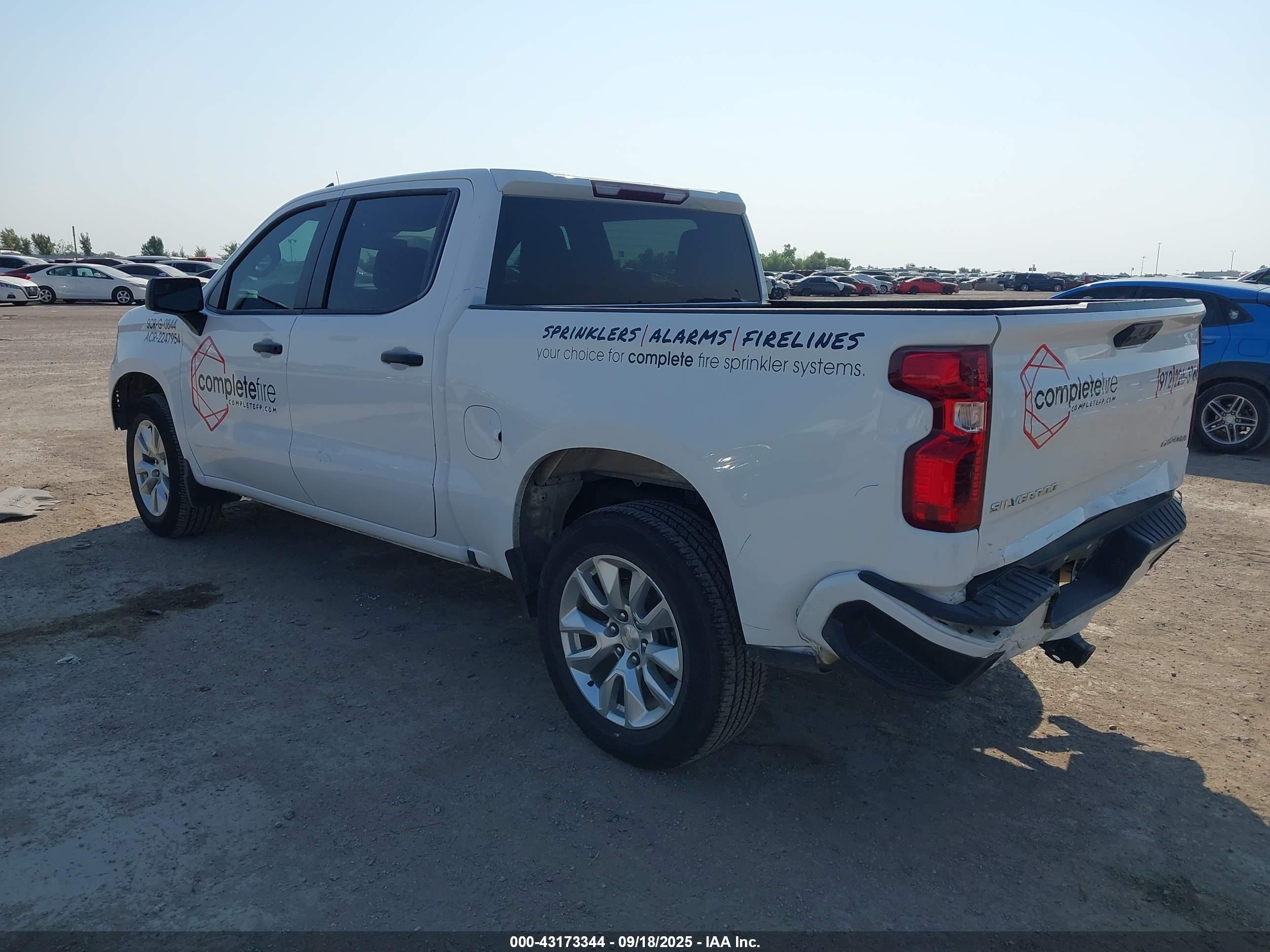 CHEVROLET SILVERADO image 3
