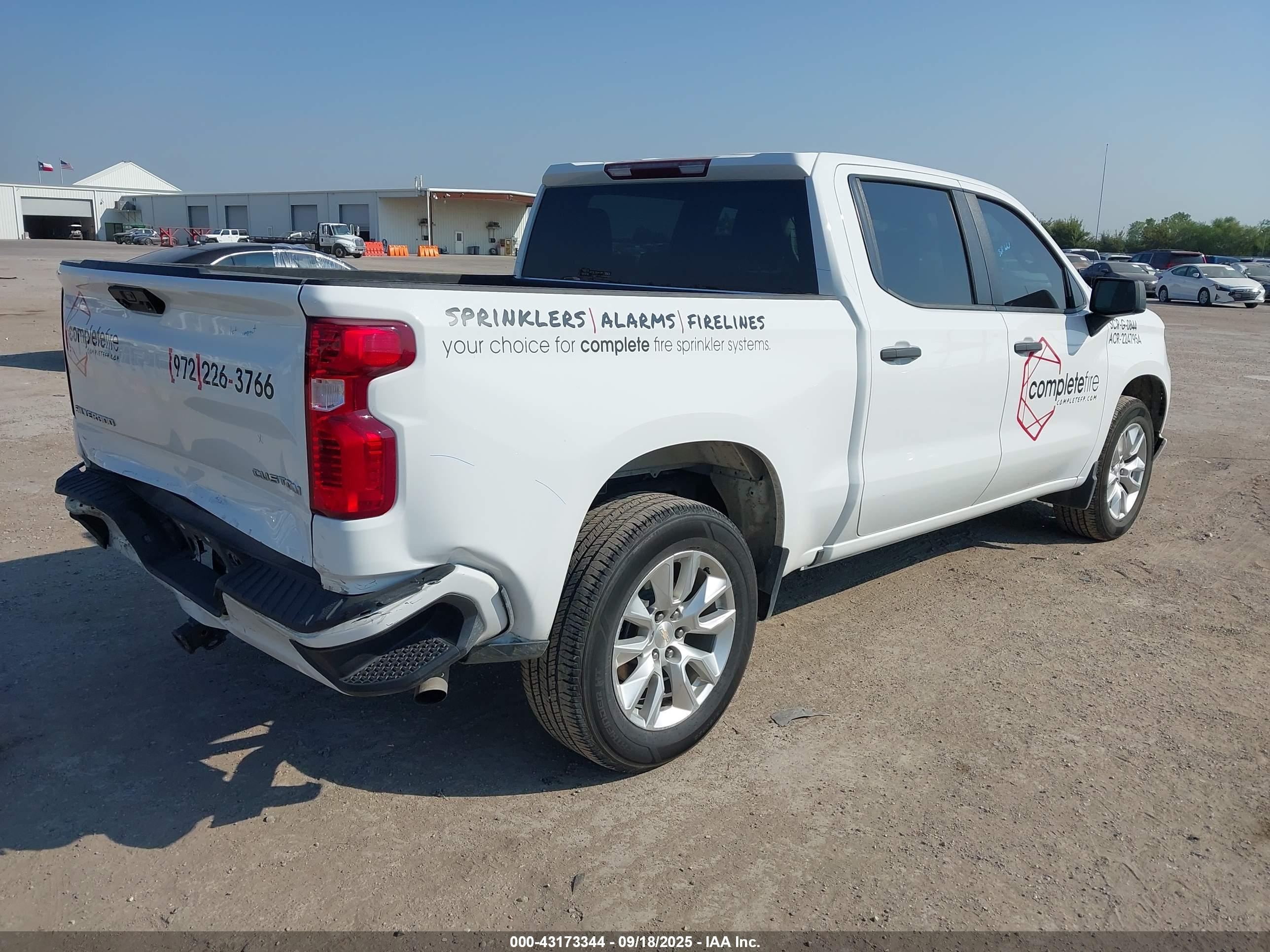 CHEVROLET SILVERADO image 4